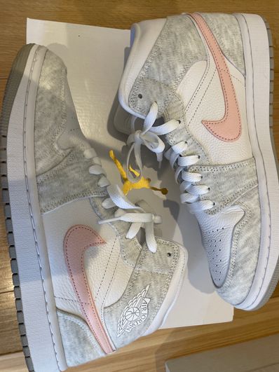 Nike Women's Air Jordan 1 Mid SE "Light Iron Ore"