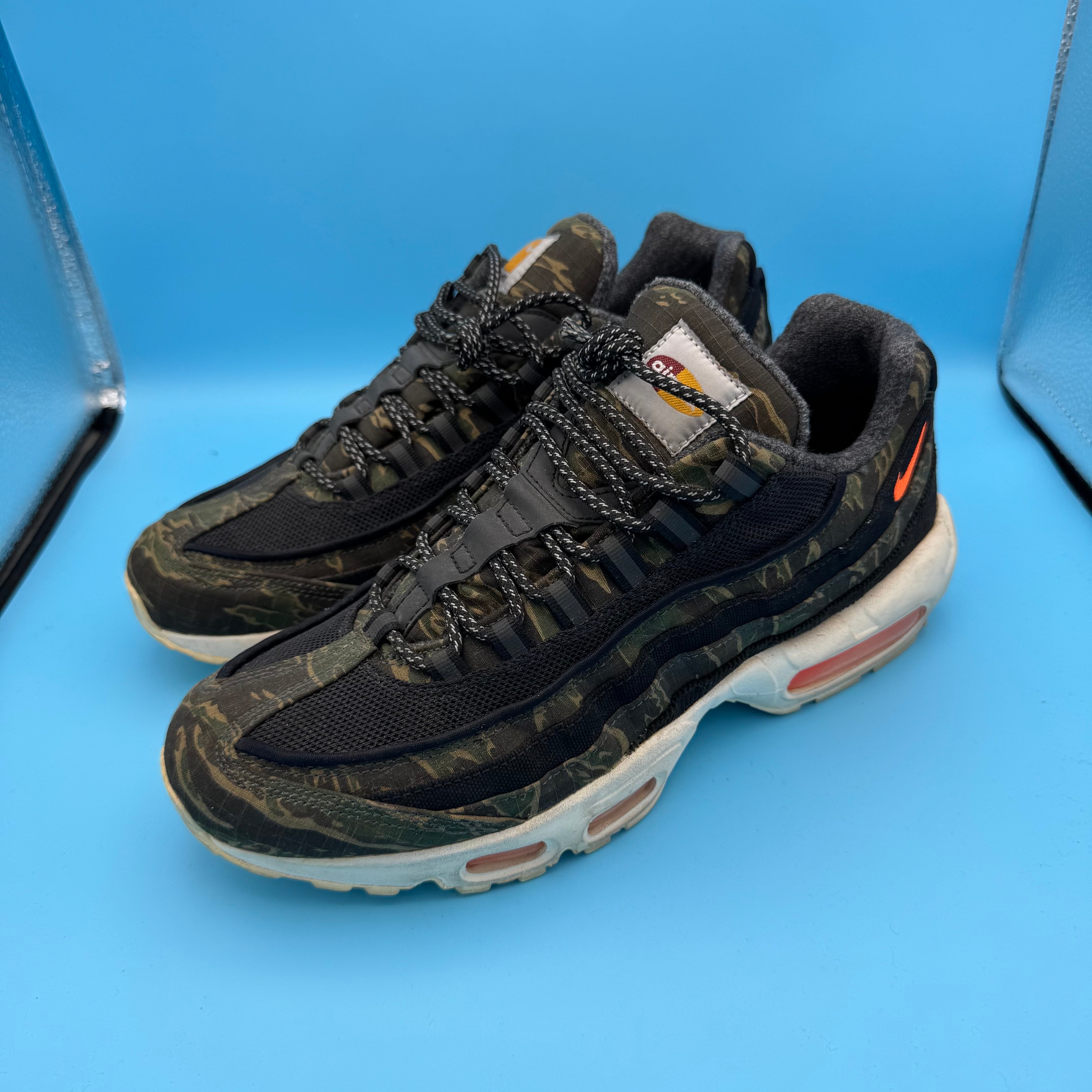 カーハート WIP × ナイキ エアマックス95 "ブラック/セイル/トータルオレンジ"