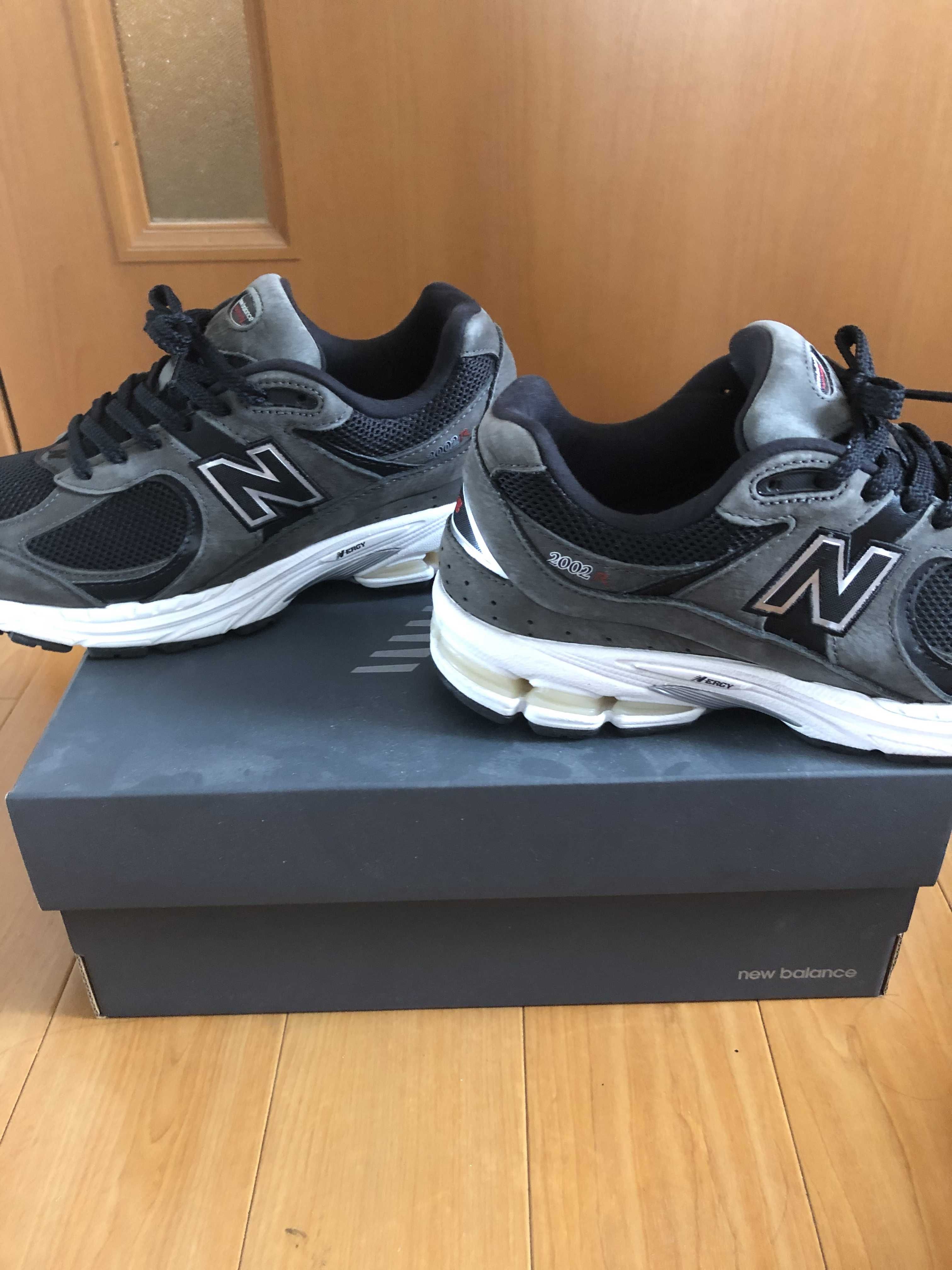 New Balance 2002R "Black/Gray"