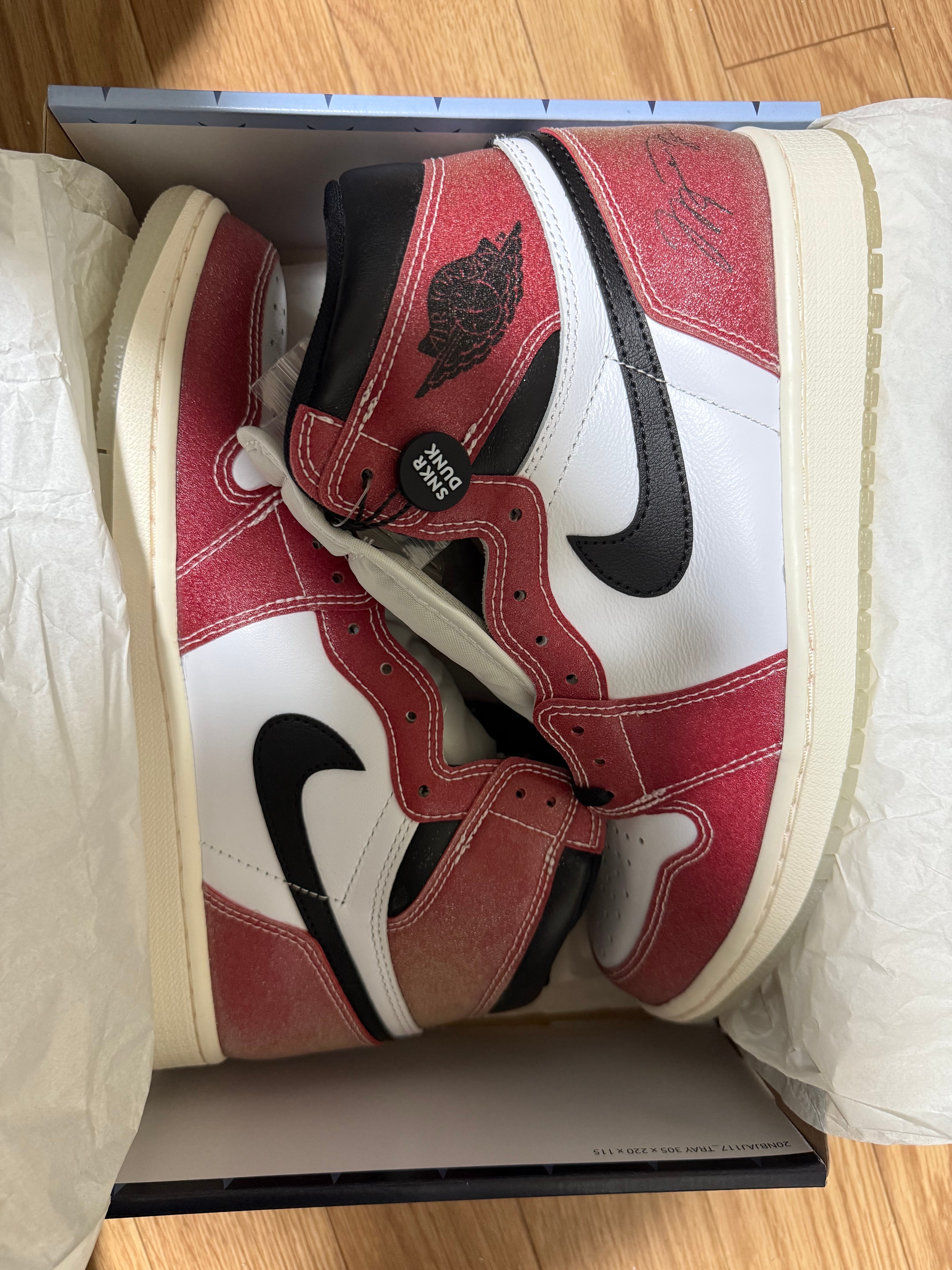 Trophy Room × Nike Air Jordan 1 Retro High "Chicago" (Friends and Family) (Blue Laces)