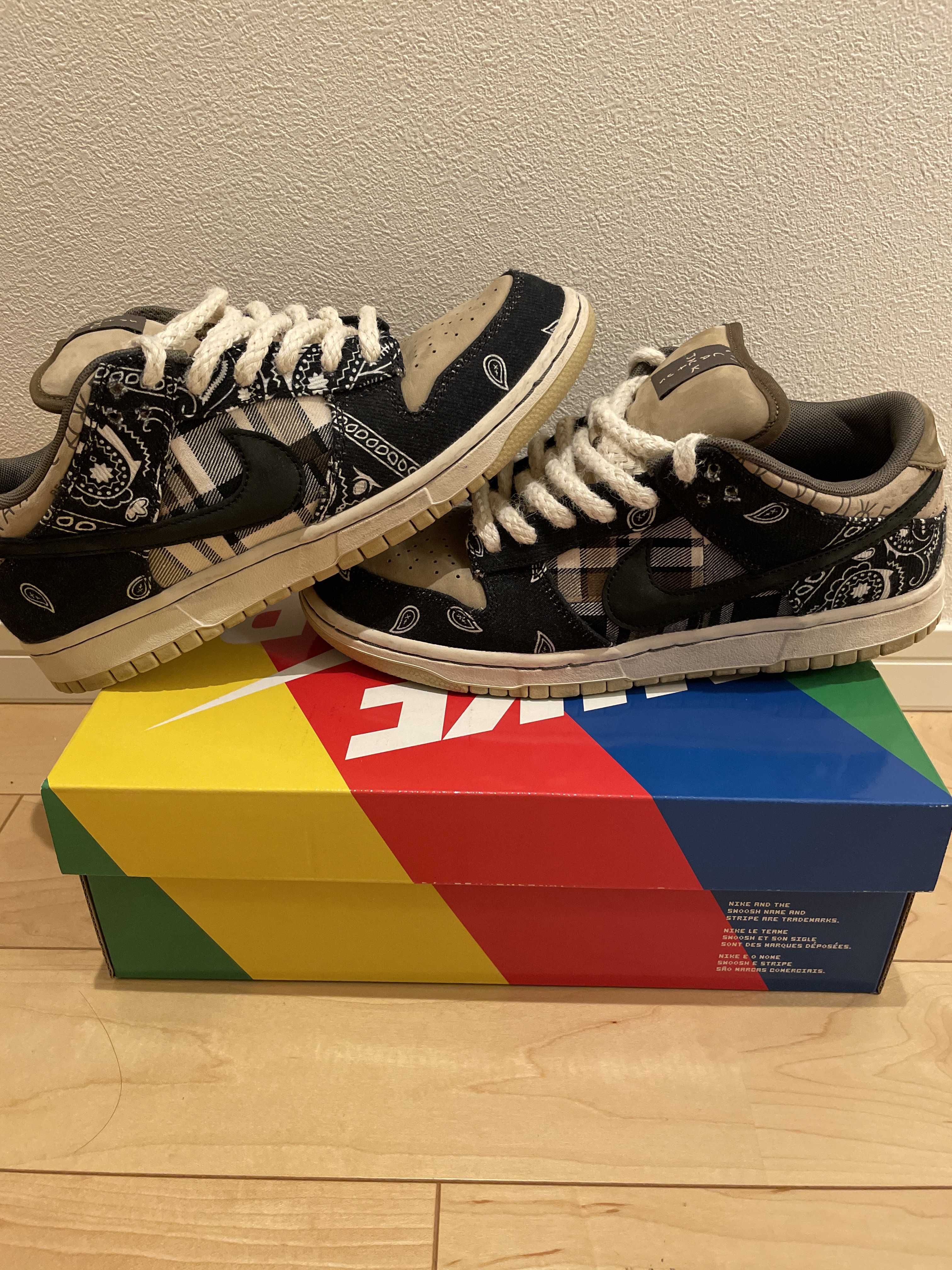 Travis Scott × Nike SB Dunk Low "Black/Parachute Beige"
