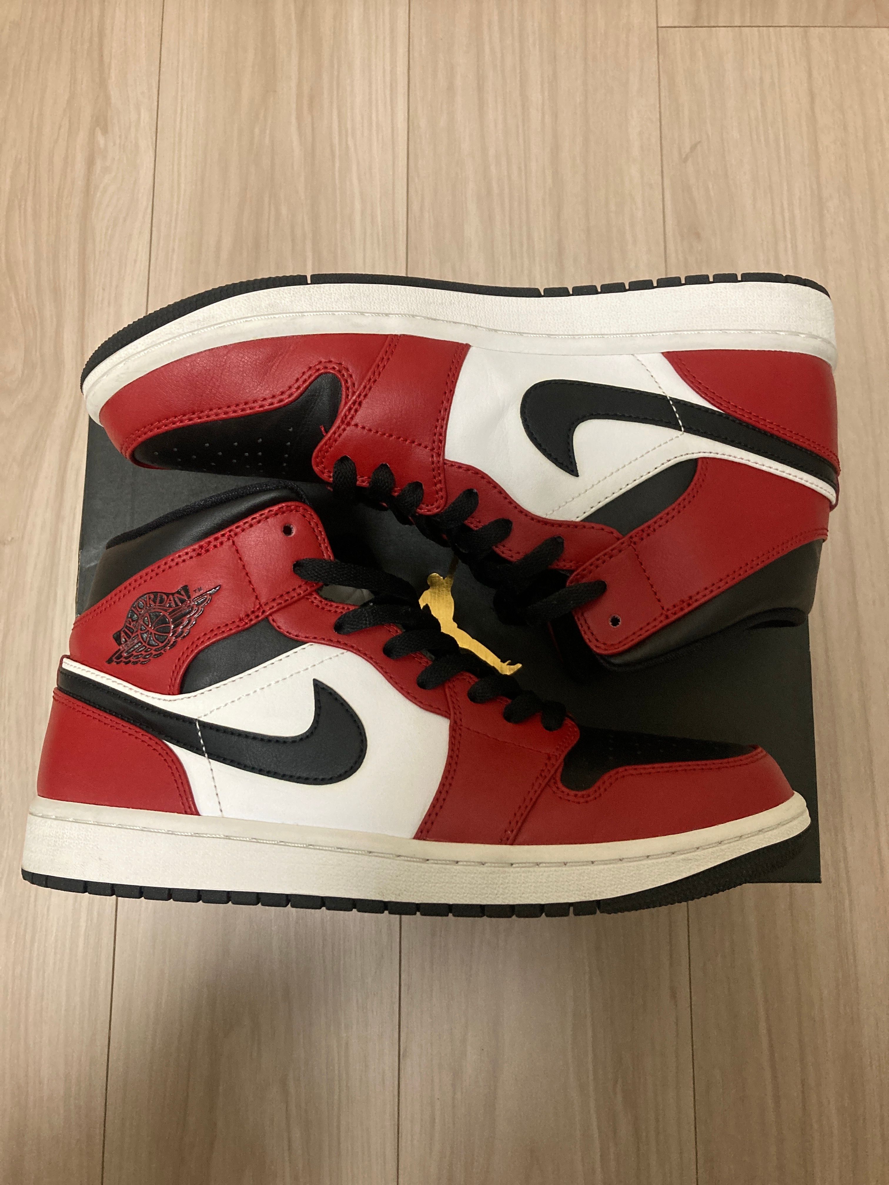 Nike Air Jordan 1 Mid "Chicago Black Toe"