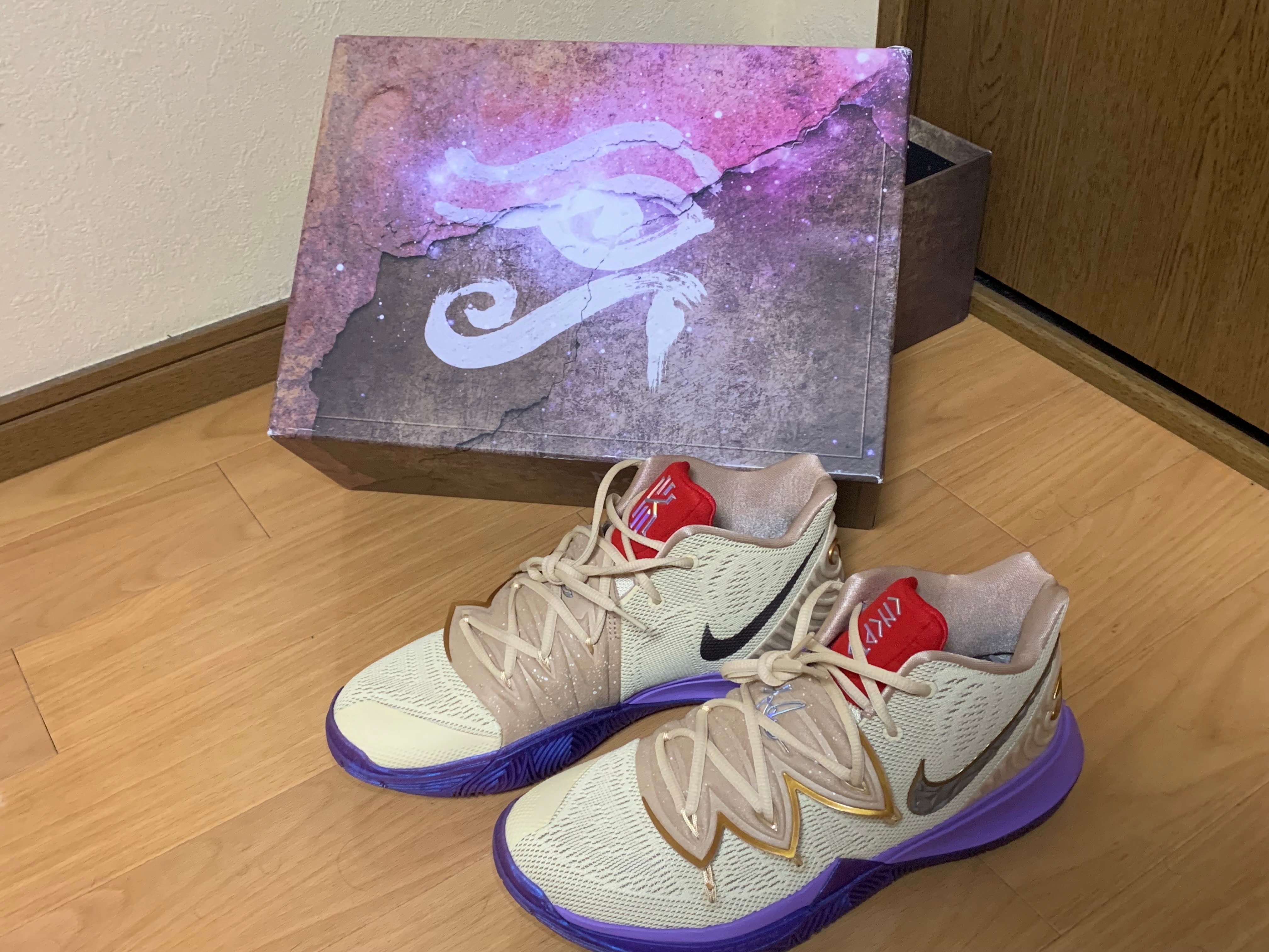 コンセプツ × ナイキ カイリー5 "Ikhet" (スペシャルボックス)