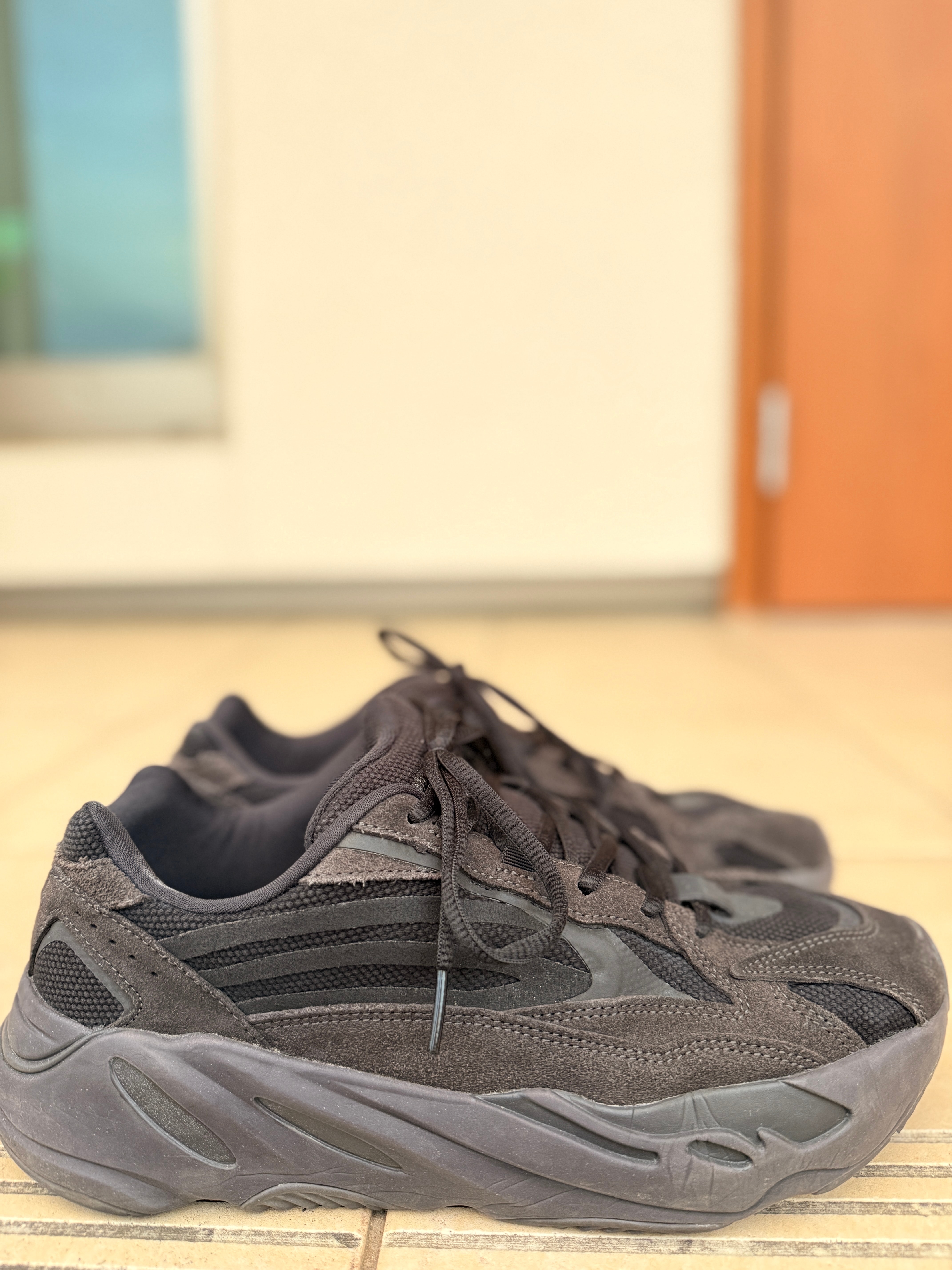 アディダス イージーブースト700V2 "ヴェンタ"