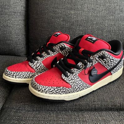 Supreme × Nike SB Dunk Low "Red Cement"(2012)