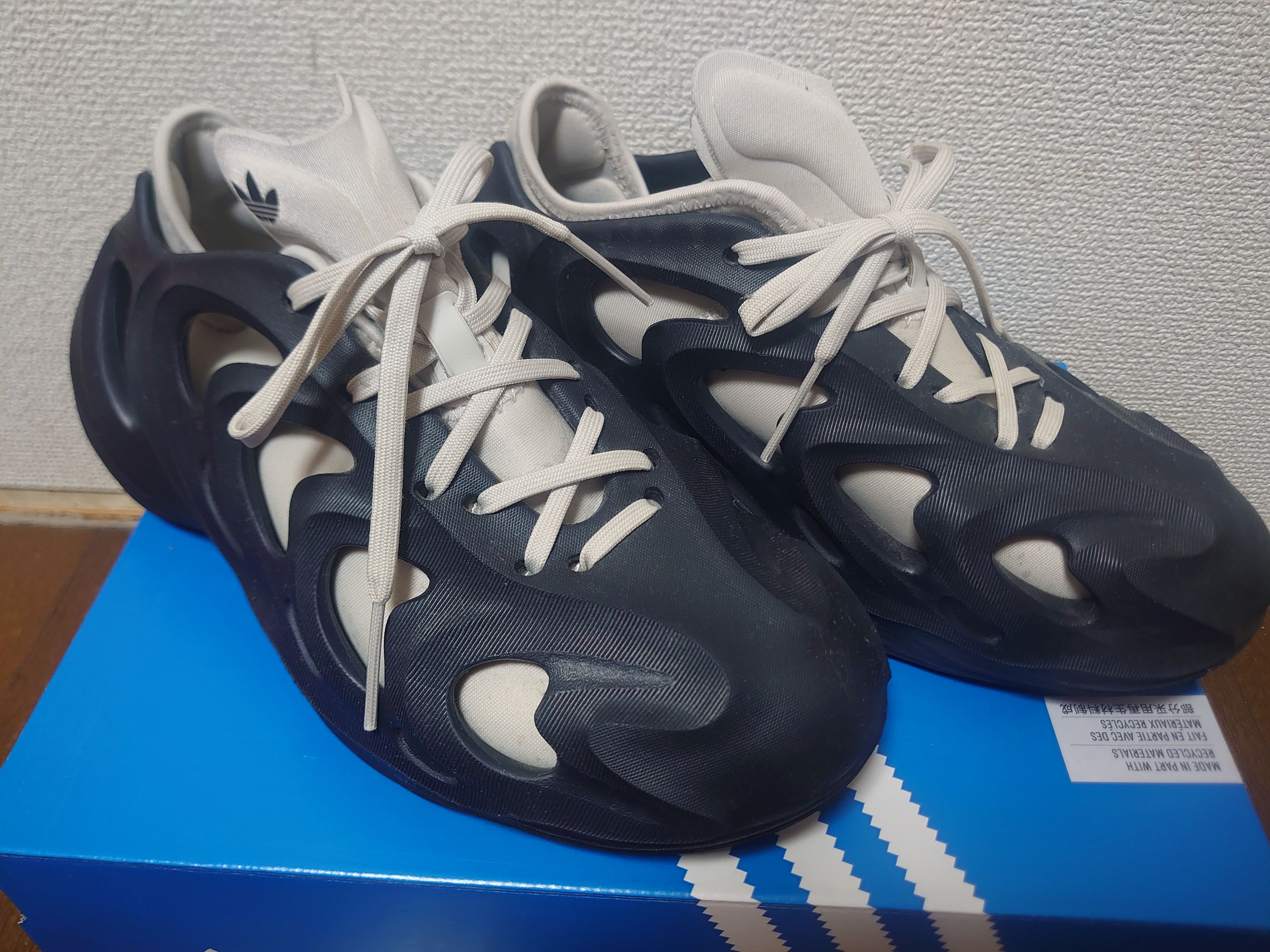 アディダス アディフォーム Q "レジェンドインクアルミニウム"