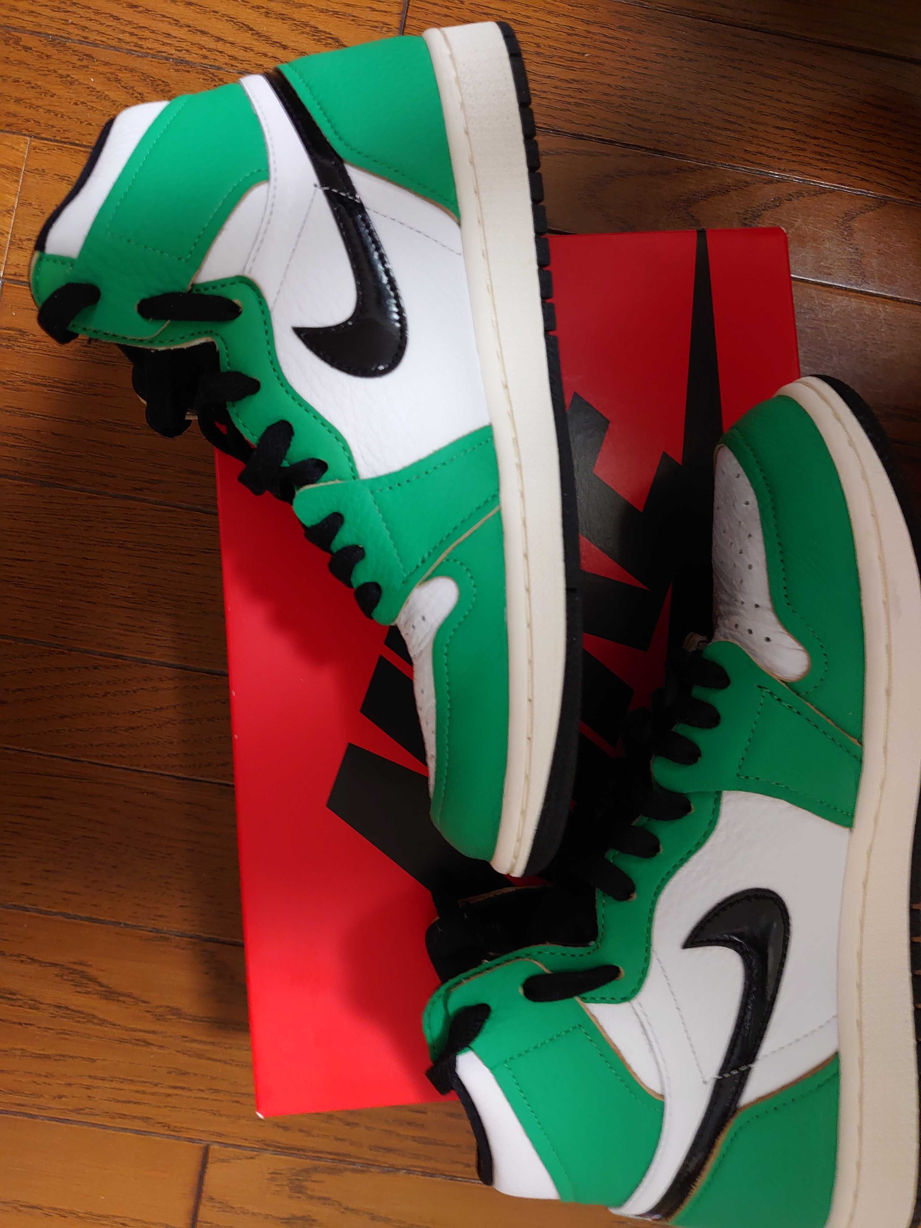 Nike Women's Air Jordan 1 High OG "Lucky Green/White-Sail-Black"