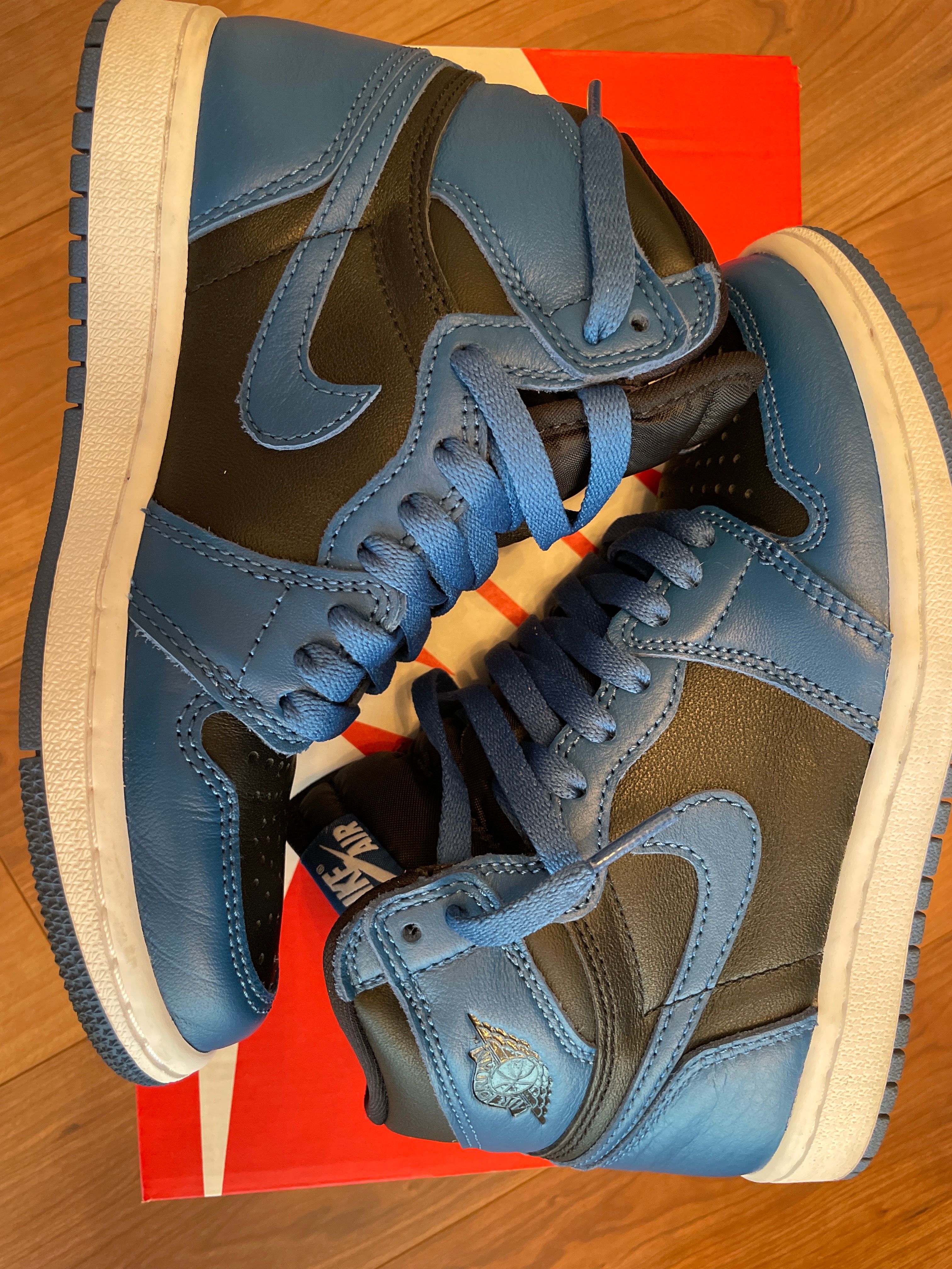 Nike Air Jordan 1 Retro High OG "Dark Marina Blue"