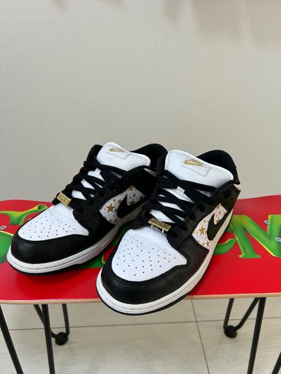 Supreme × Nike SB Dunk Low OG QS Gold Stars "White/Black"