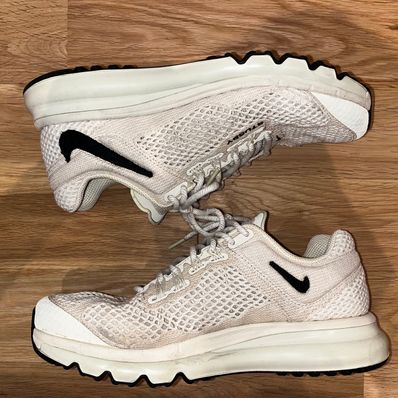 Stussy × Nike Air Max 2013 "Fossil"