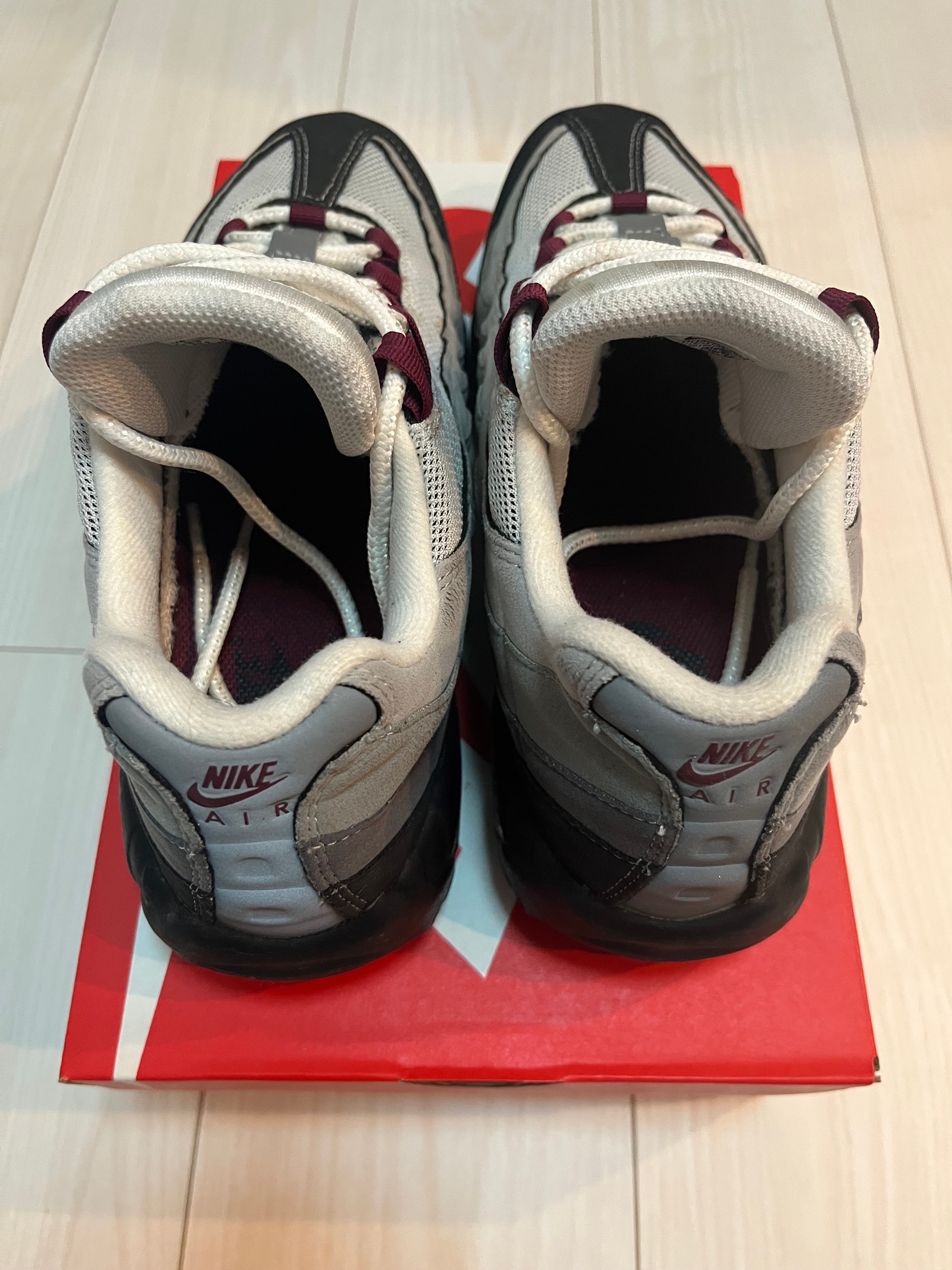 ナイキ エアマックス95 "パールグレー/ダークビートルート"