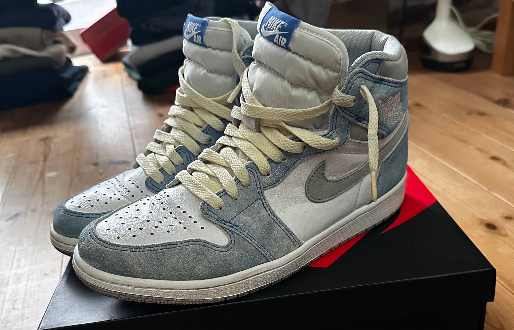 Nike Air Jordan 1 High OG "Hyper Royal"