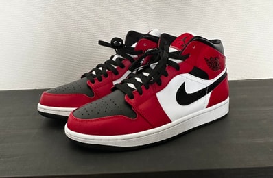 Nike Air Jordan 1 Mid "Chicago Black Toe"
