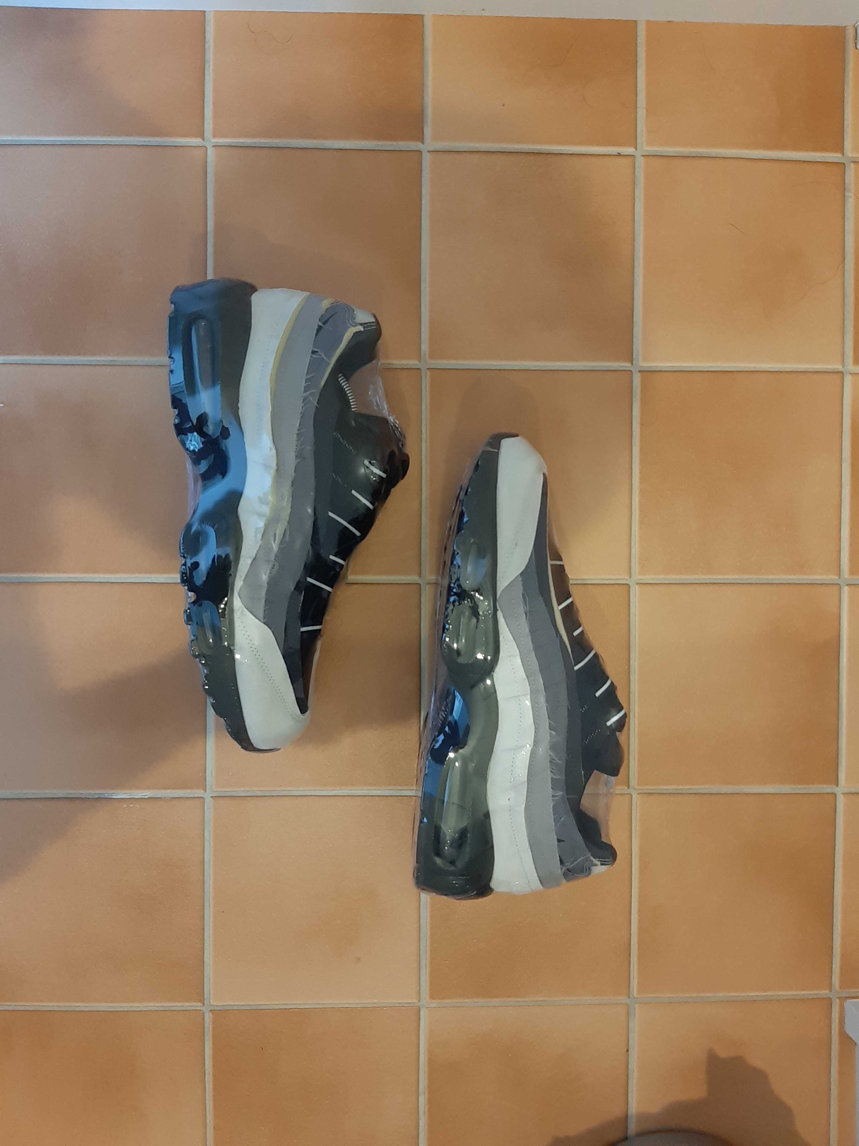 COMME des GARCONS × Nike Air Max 95 "Charcoal"