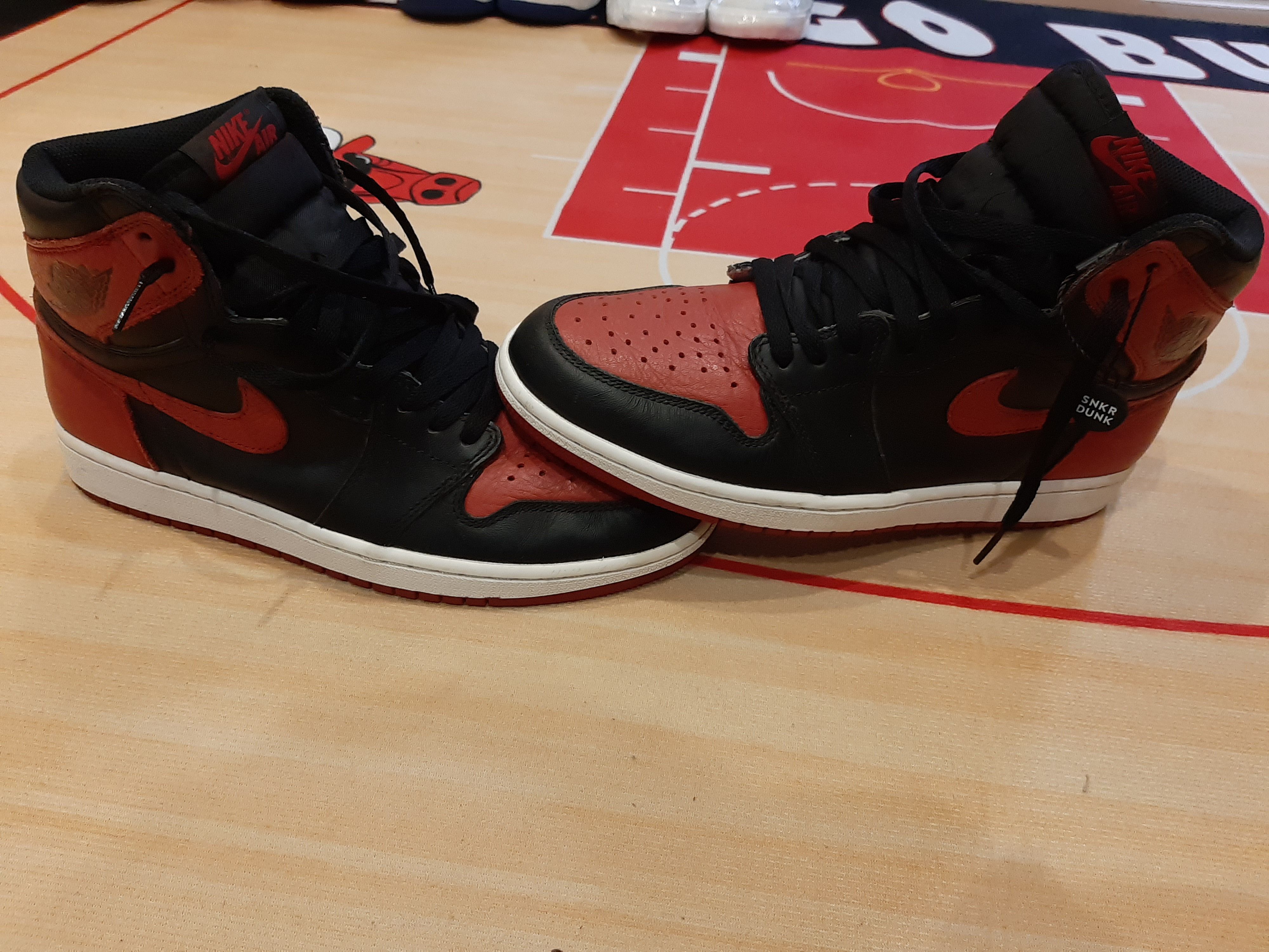 Nike Air Jordan 1 Retro High OG "Bred/Banned" (2016)