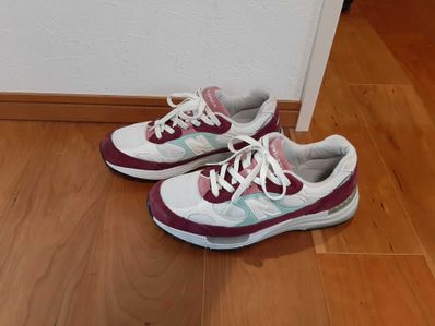 KITH × New Balance 992 Kithmas "Burgundy/White"