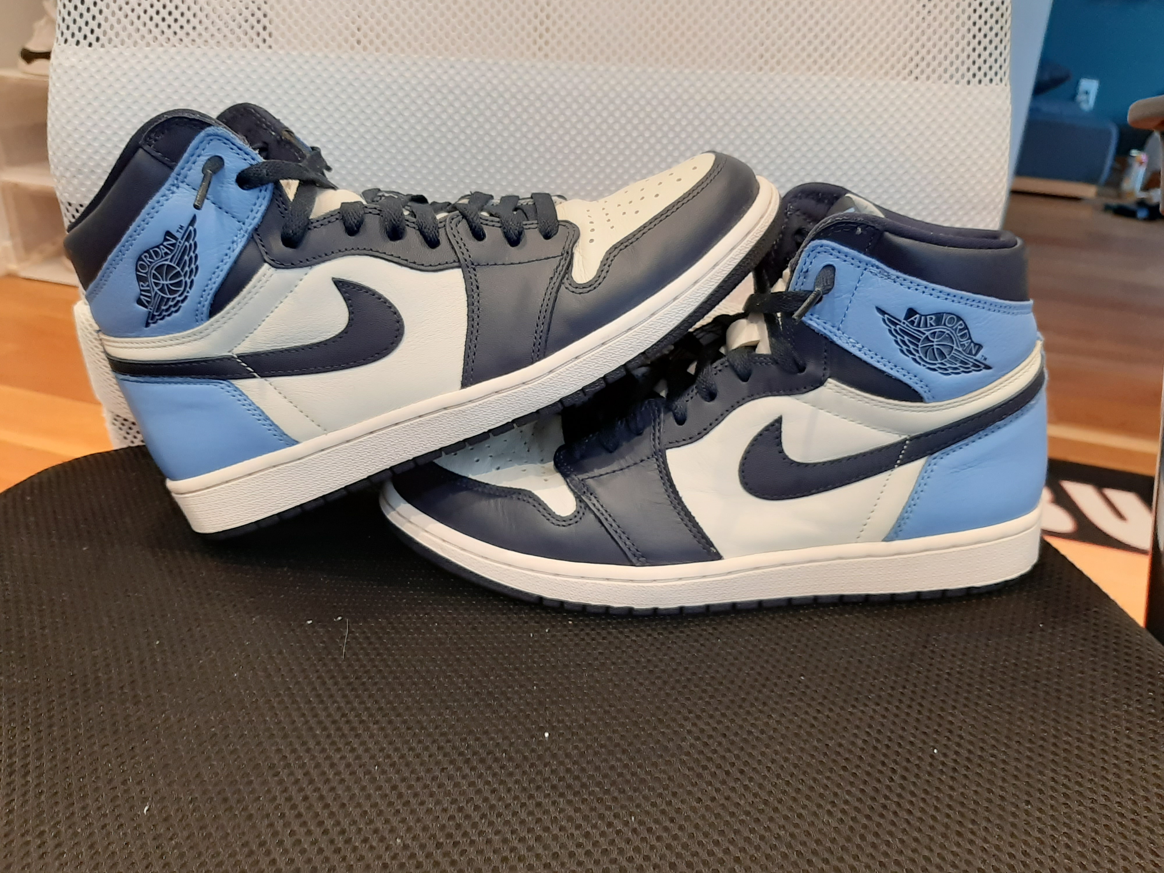 Nike Air Jordan 1 Retro High OG "Obsidian/University Blue"