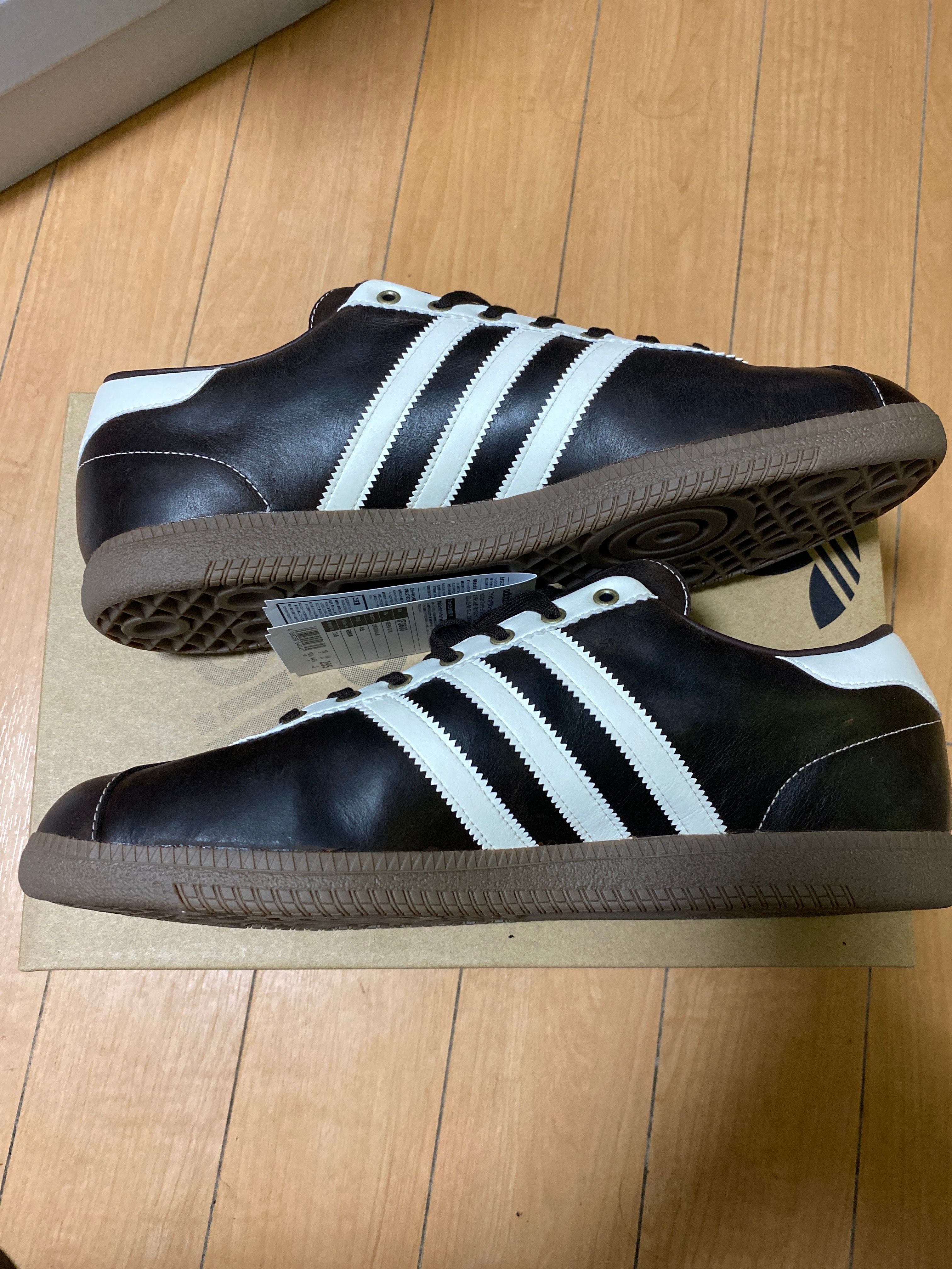 アディダス ベルン ゴアテックス "ダークブラウン/クリームホワイト/ワンダーホワイト"