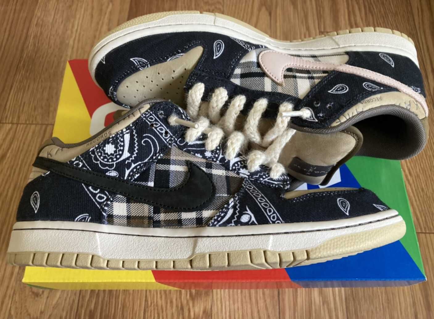 Travis Scott × Nike SB Dunk Low "Black/Parachute Beige"