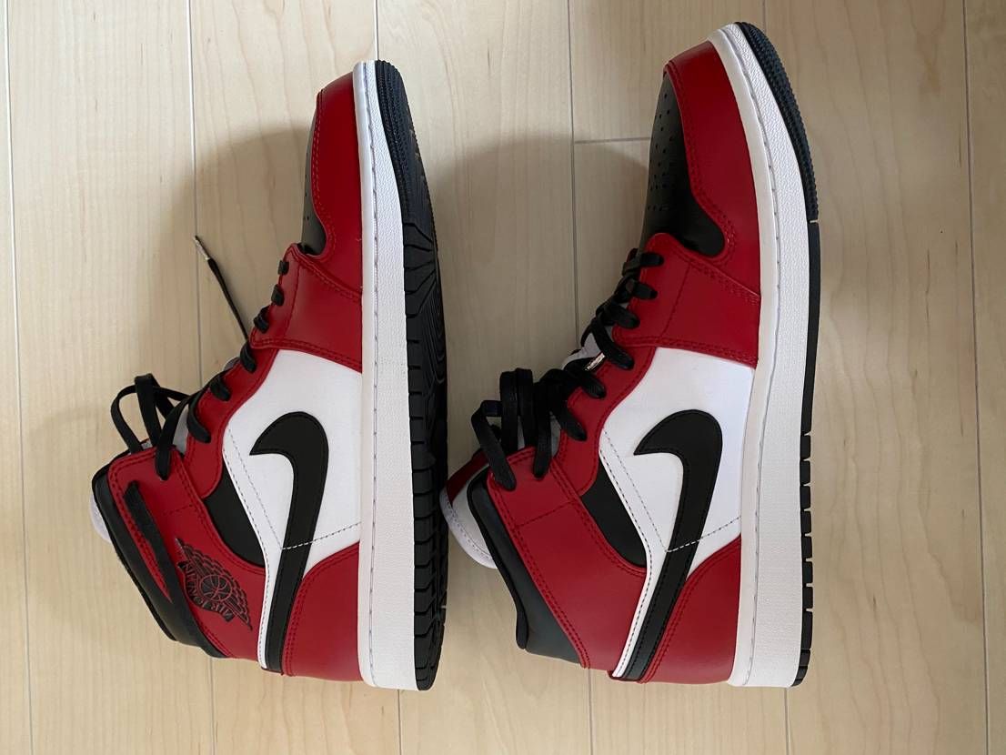 Nike Air Jordan 1 Mid "Chicago Black Toe"