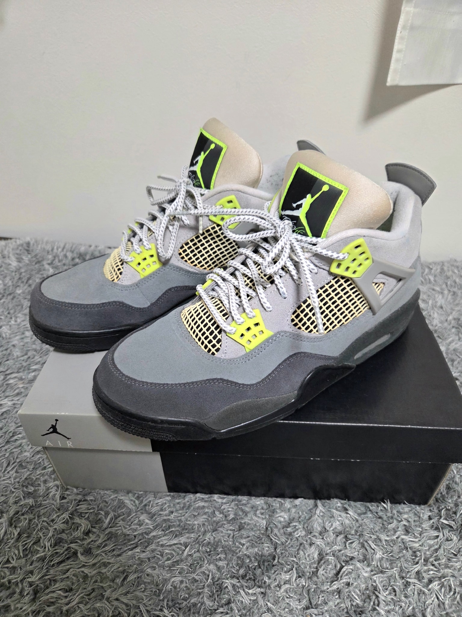 Nike Air Jordan 4 Retro LE "Neon"