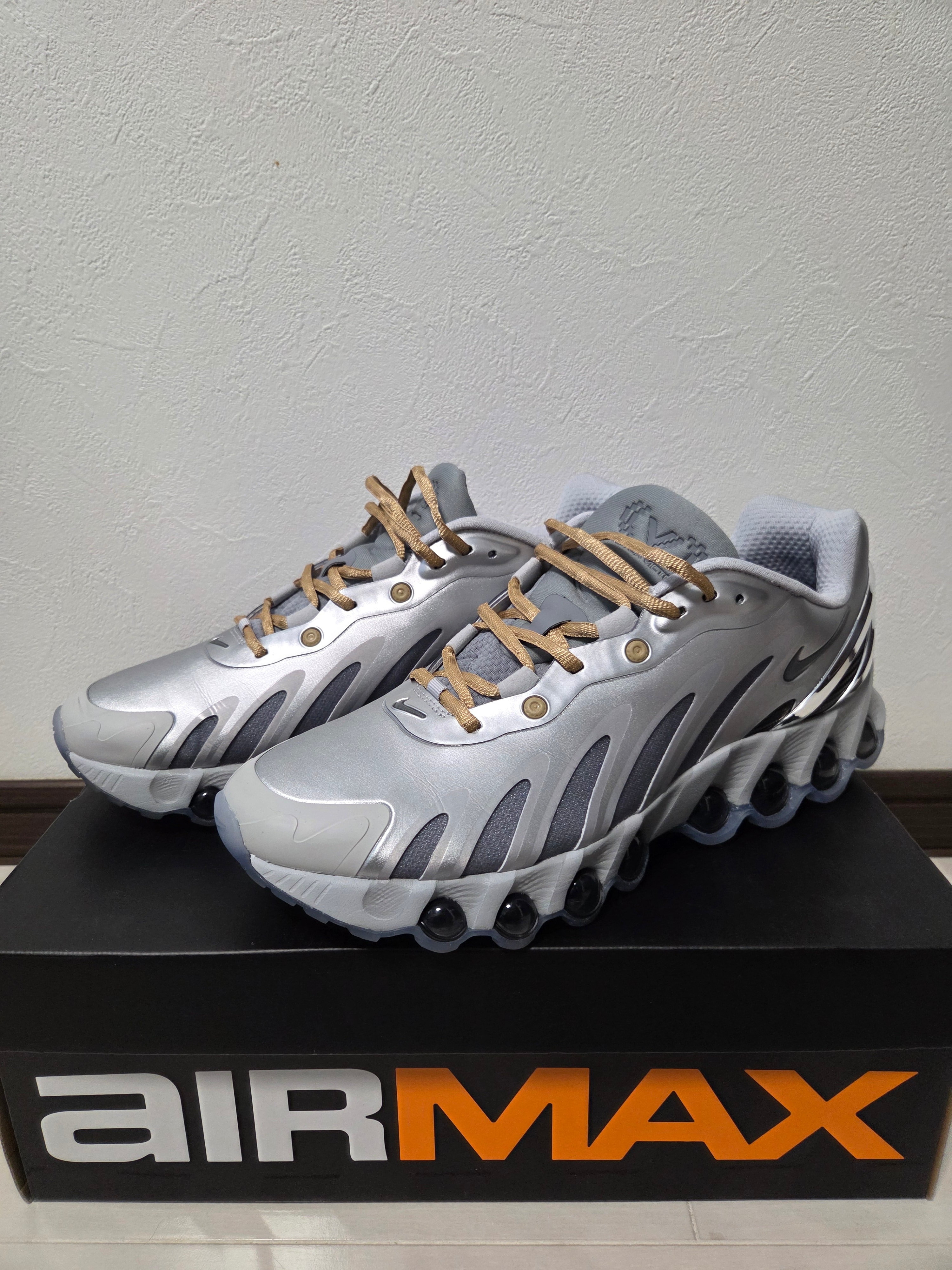 Victor Victor Worldwide × Nike Air Max DN8 "Tokyo/Metallic Silver"