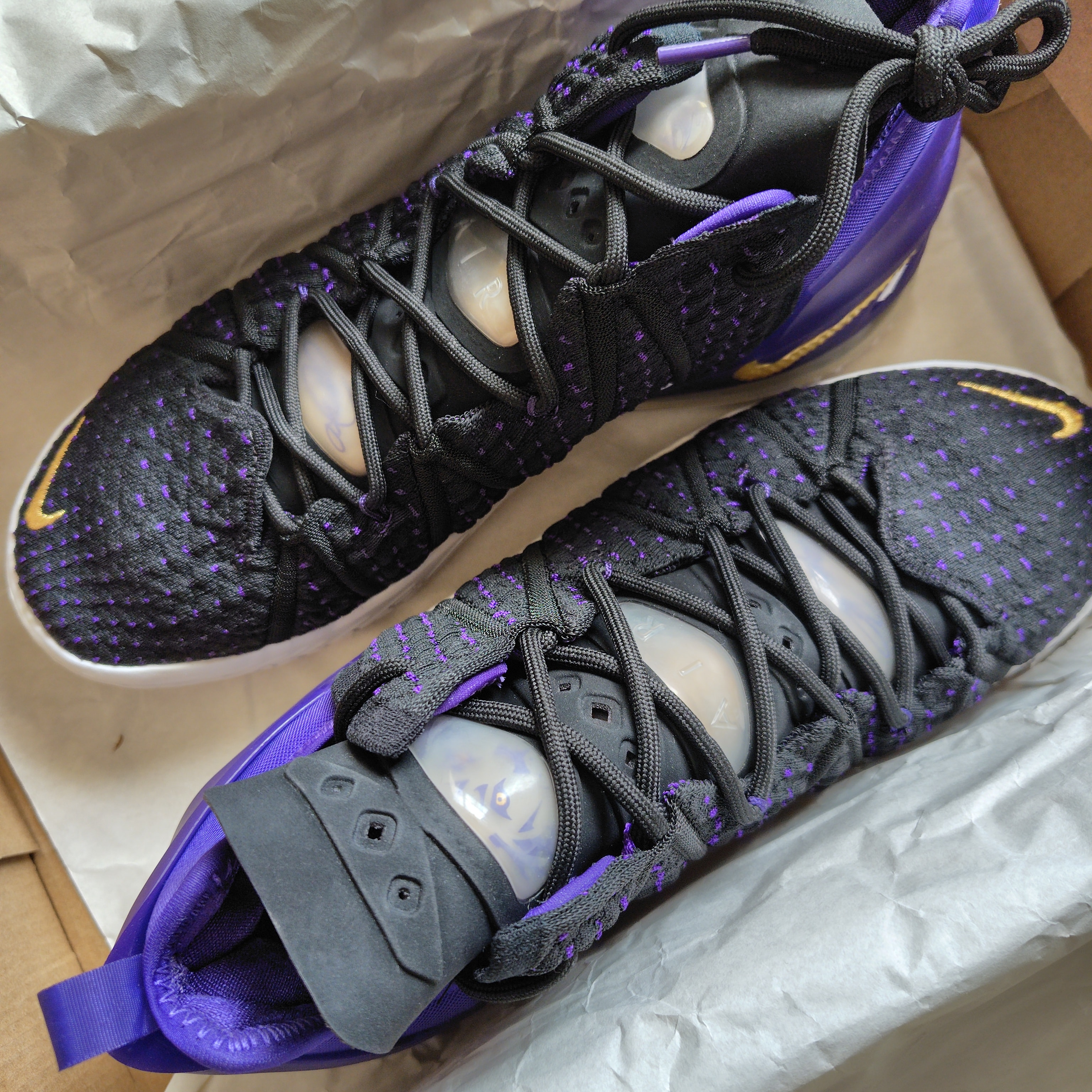 ナイキ レブロン18 "レイカーズ"