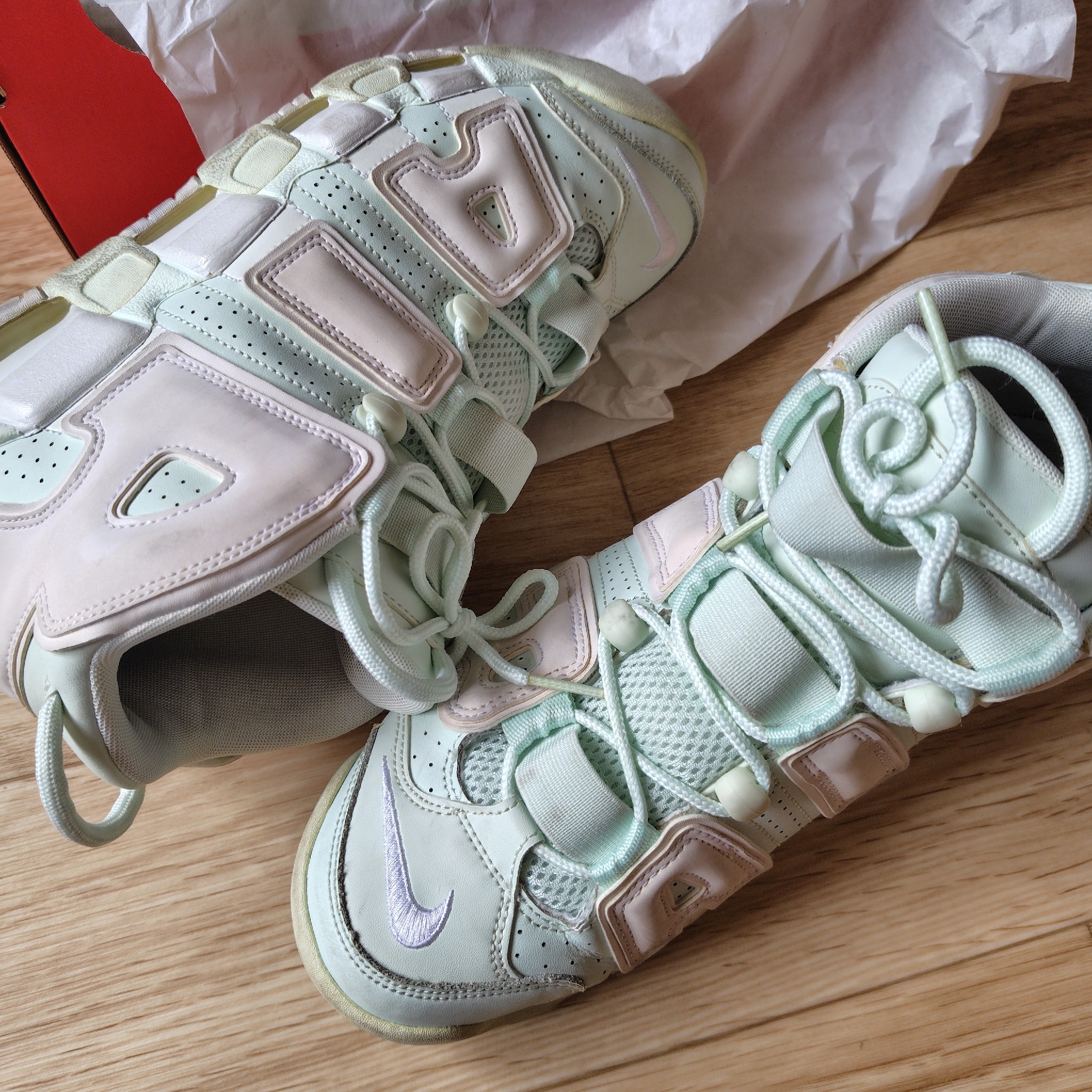 NIKE Women's AIR MORE UPTEMPO "BARLEY GREEN"