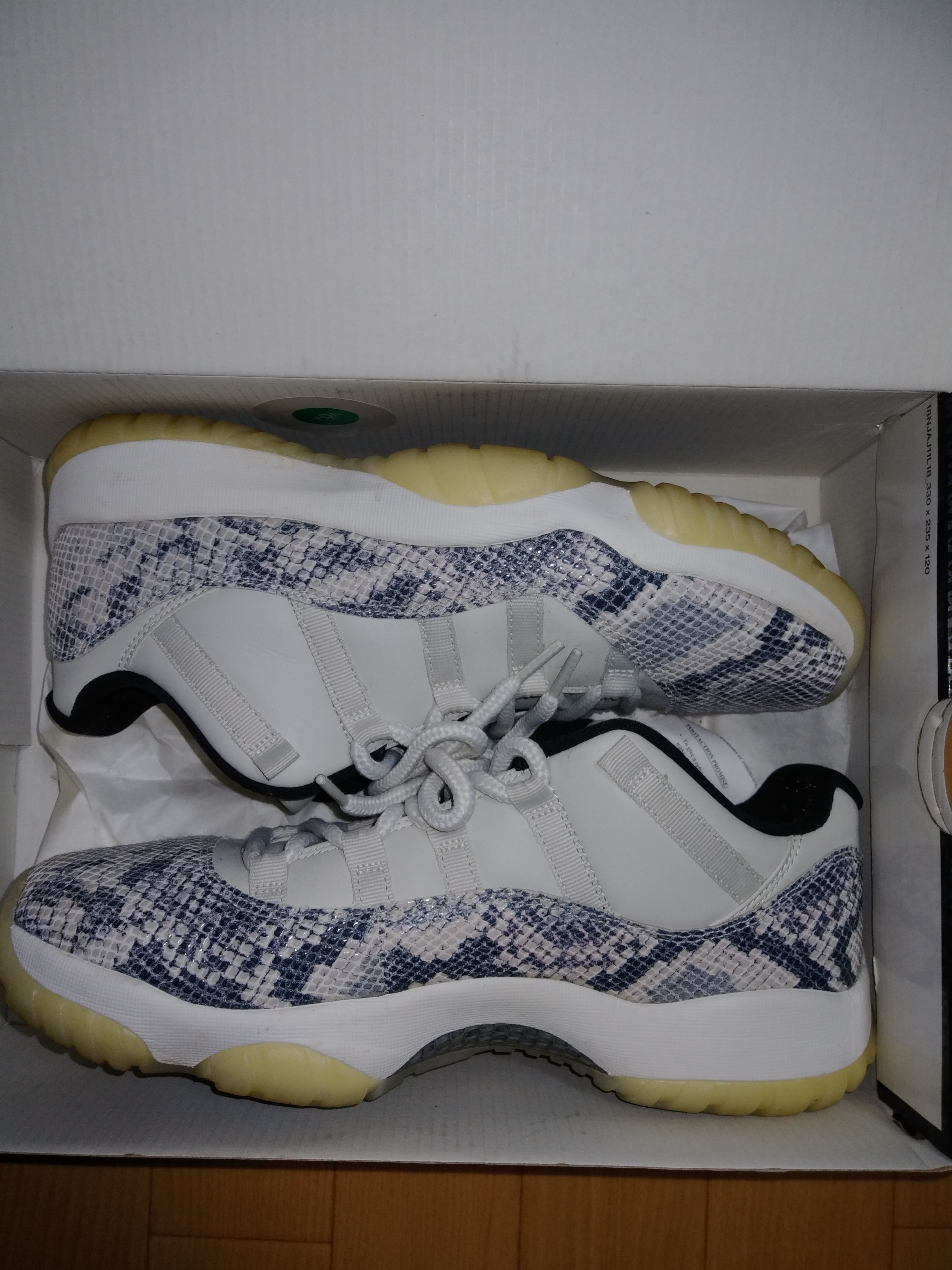 Nike Air Jordan 11 Low Snakeskin "Light Bone/University Red/Sail/Black"