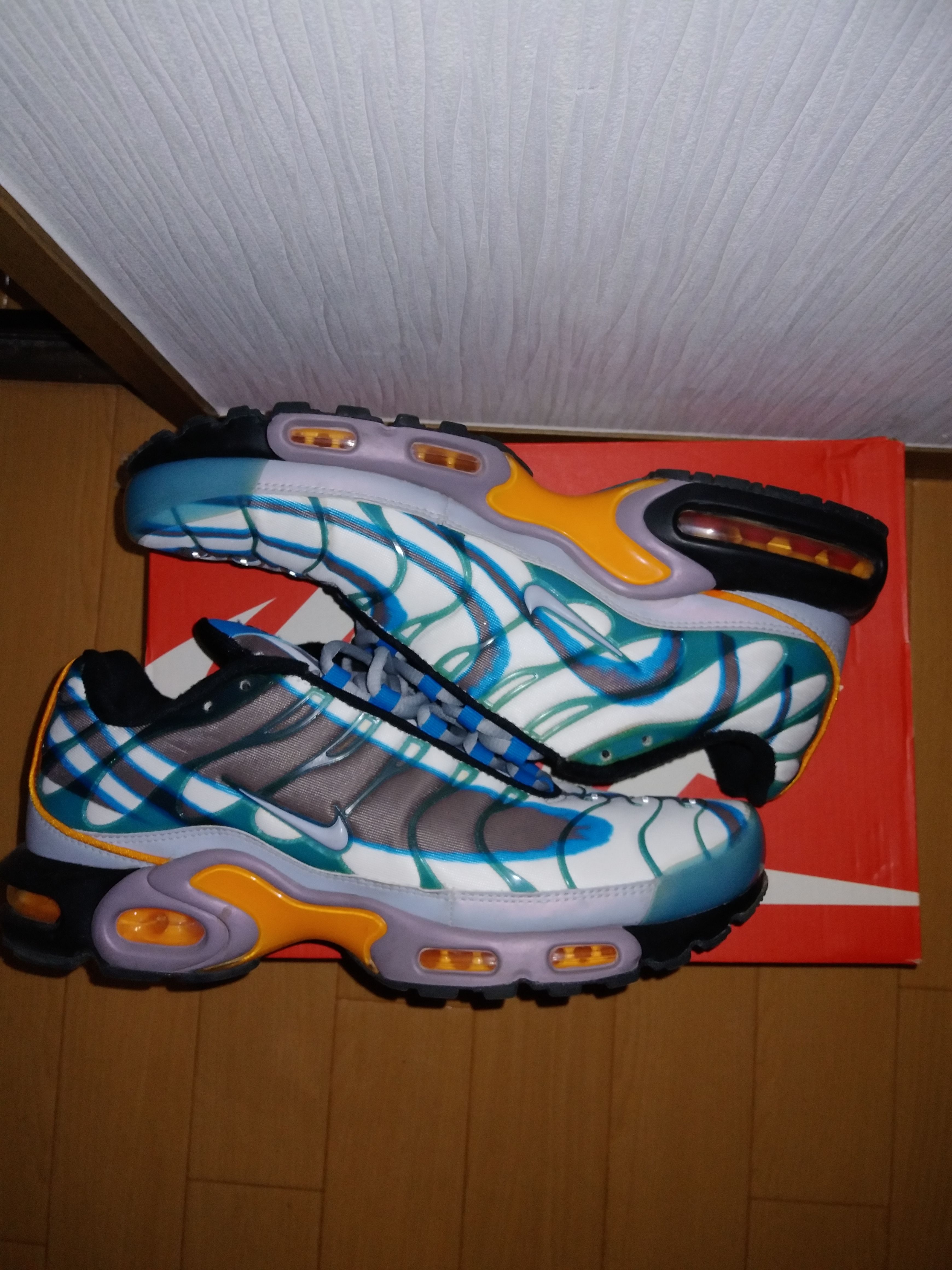 NIKE AIR MAX PLUS DELUXE