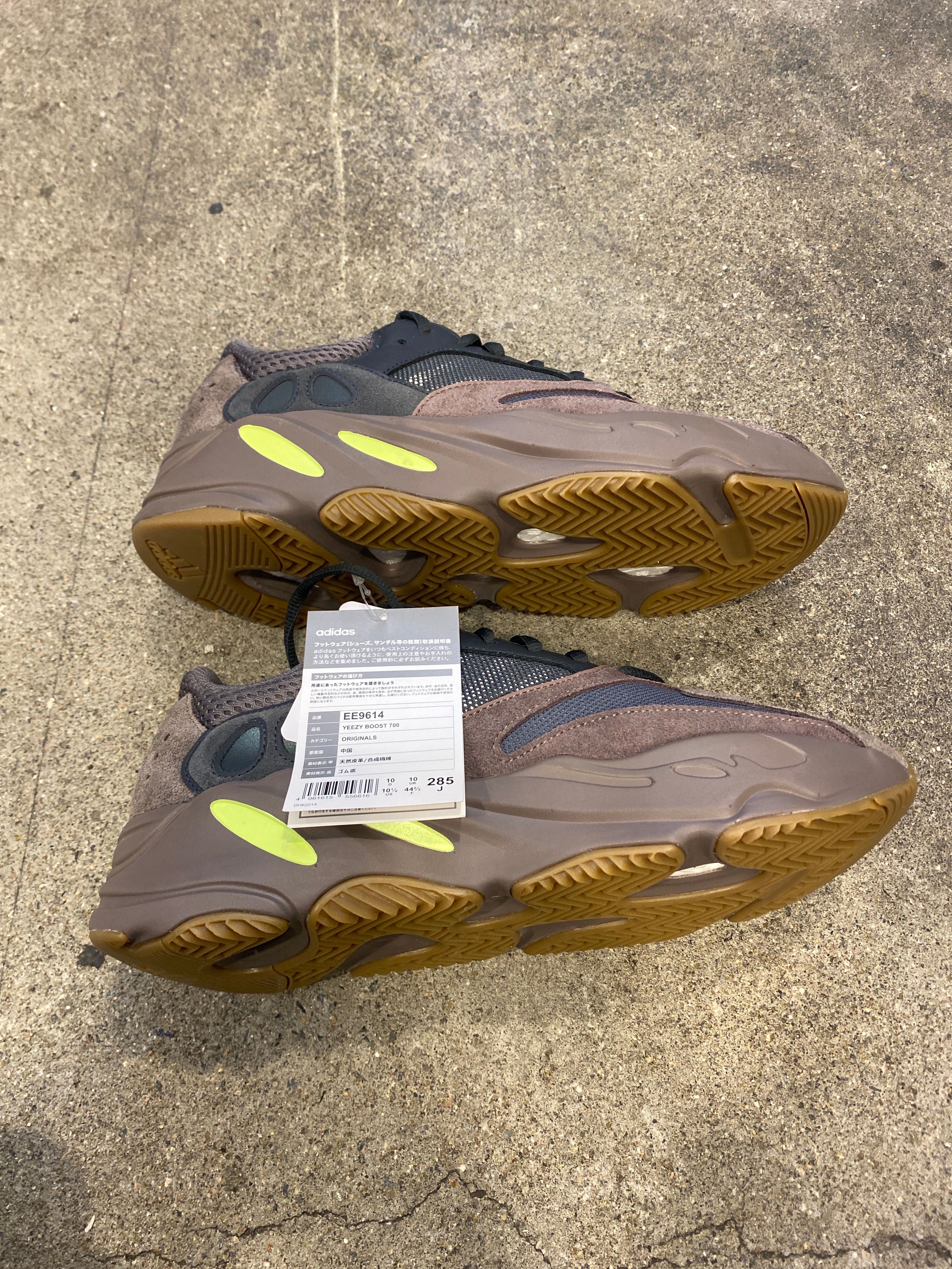 YEEZY BOOST 700 WAVE RUNNER DARK GREY