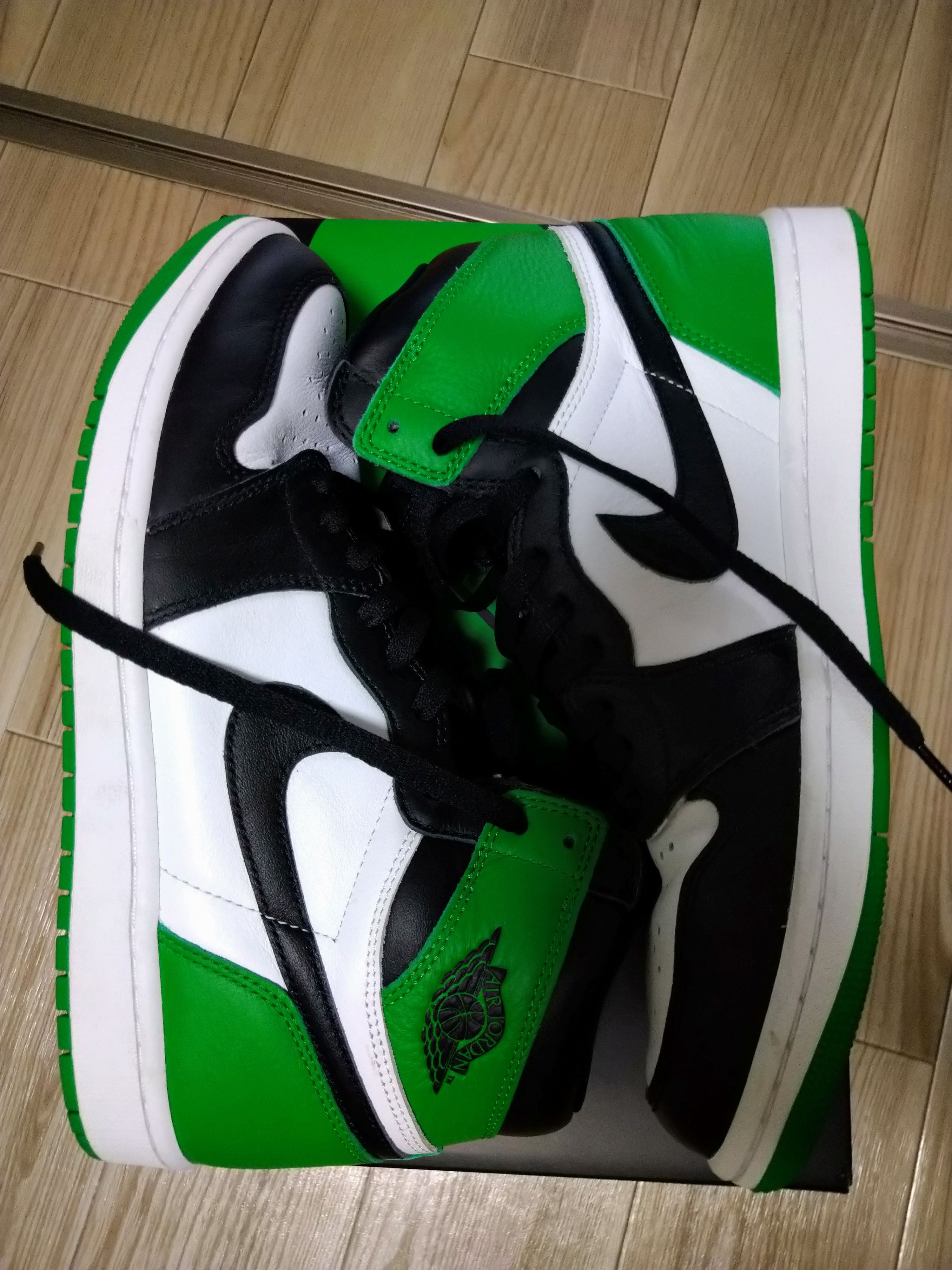 Nike Air Jordan 1 Retro High OG "Celtics/Black and Lucky Green" (2023)