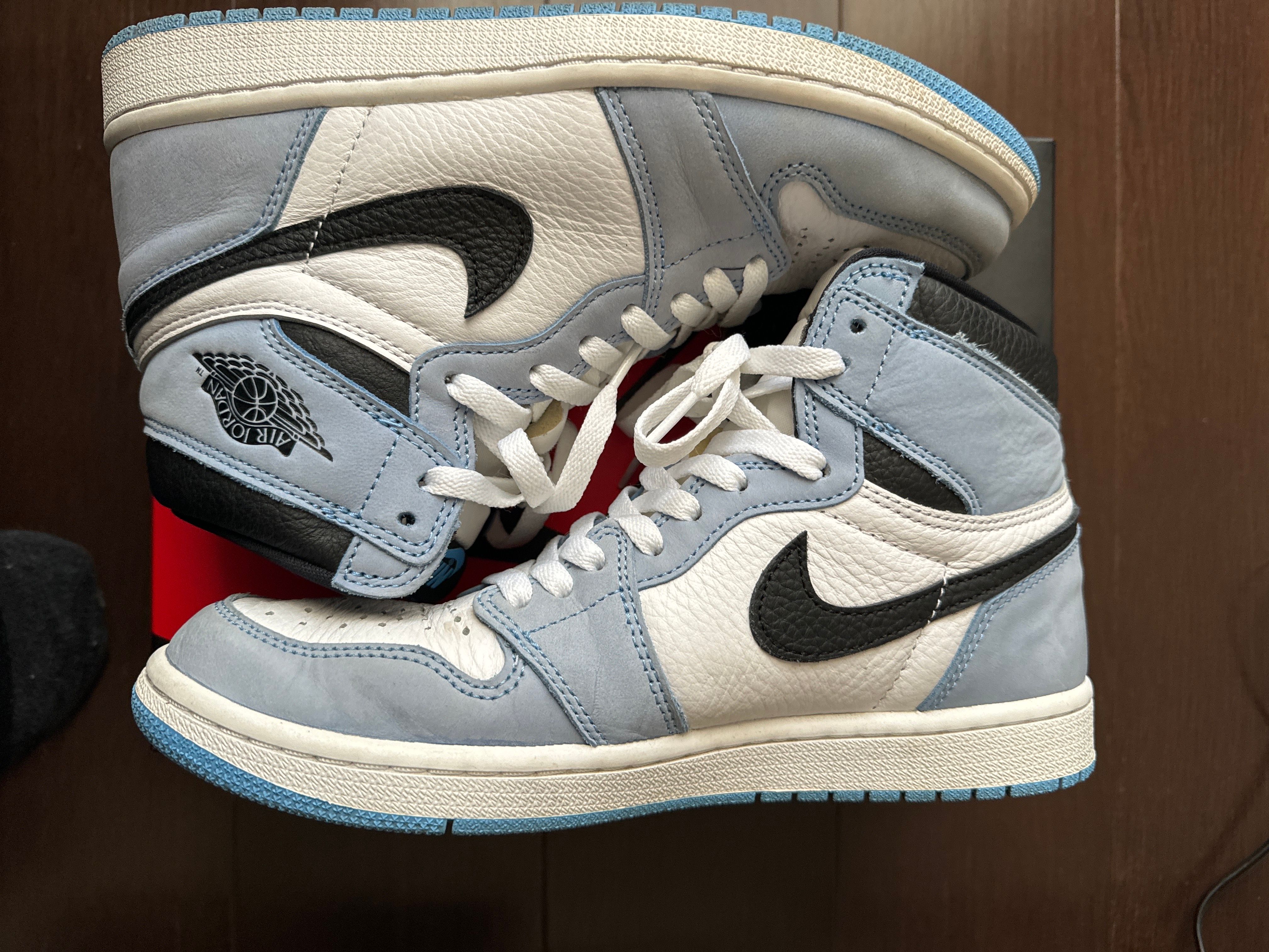 Nike Air Jordan 1 High OG "University Blue"