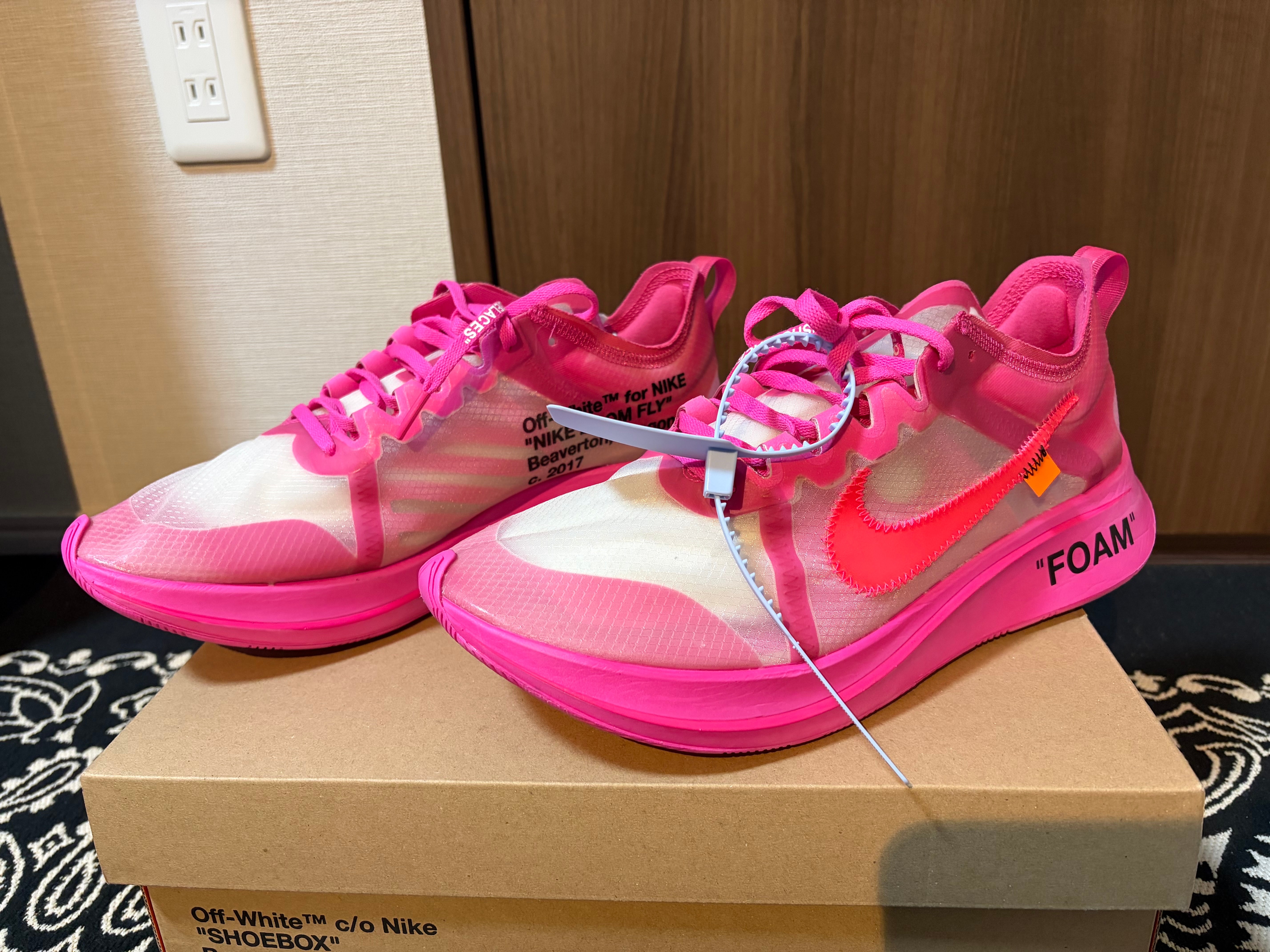 オフホワイト × ナイキ ズームフライ "ピンク"