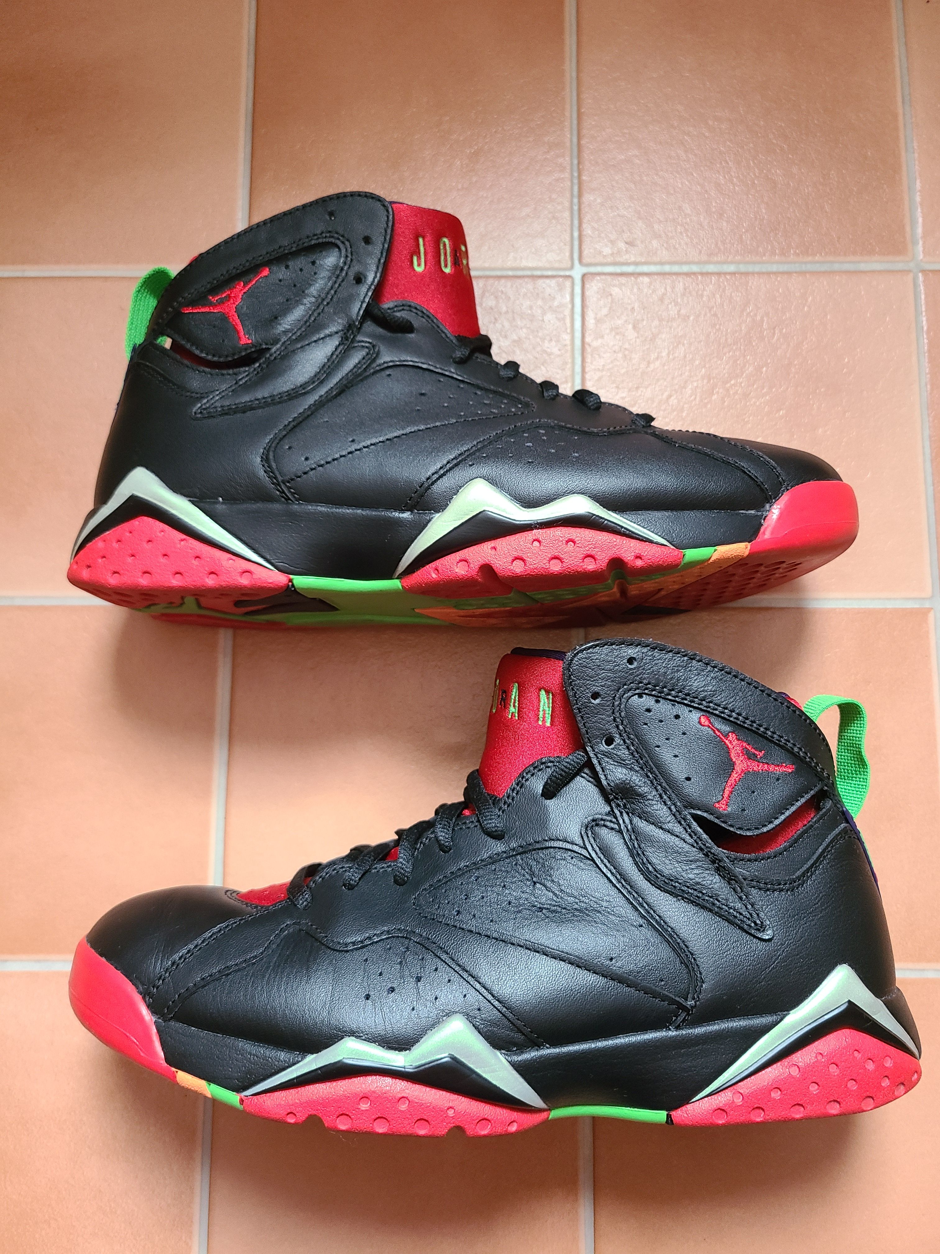 NIKE AIR JORDAN 7 RETRO MARVIN THE MARTIAN