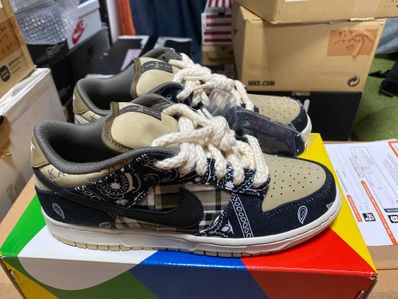 Travis Scott × Nike SB Dunk Low "Black/Parachute Beige"