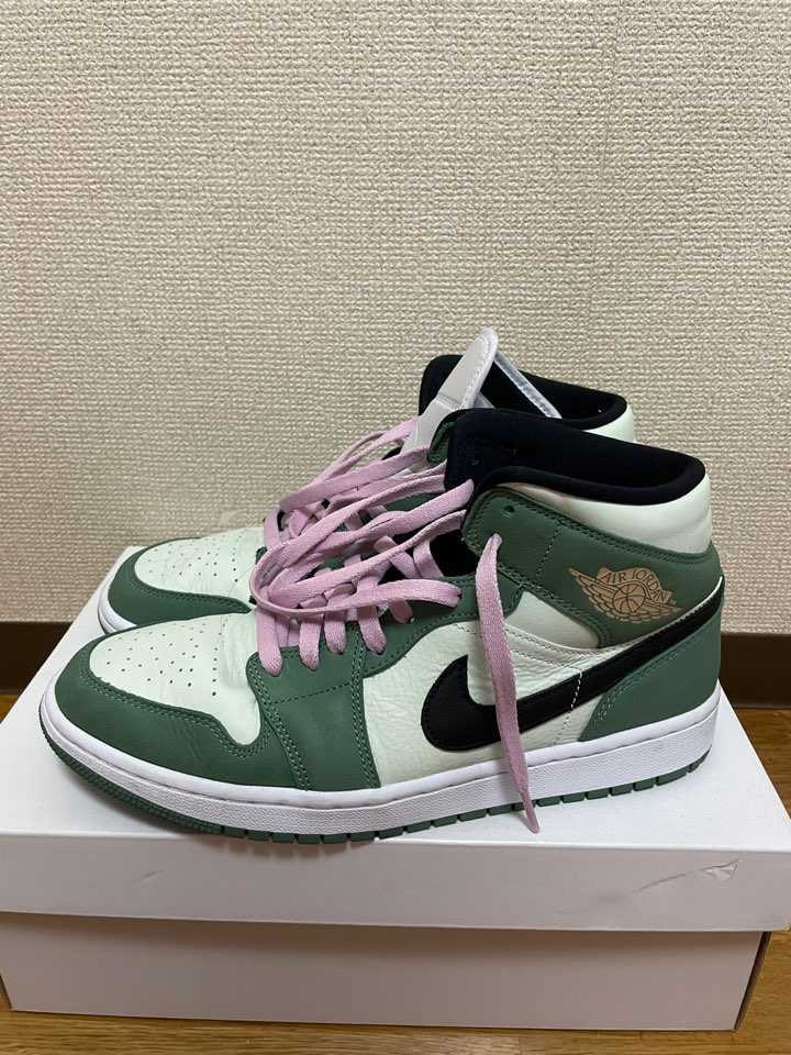 NIKE Women's AIR JORDAN 1 MID SE "DUTCH GREEN"