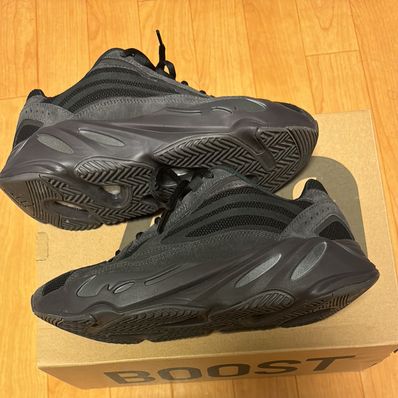 adidas YEEZY BOOST 700 V2 "Vanta"