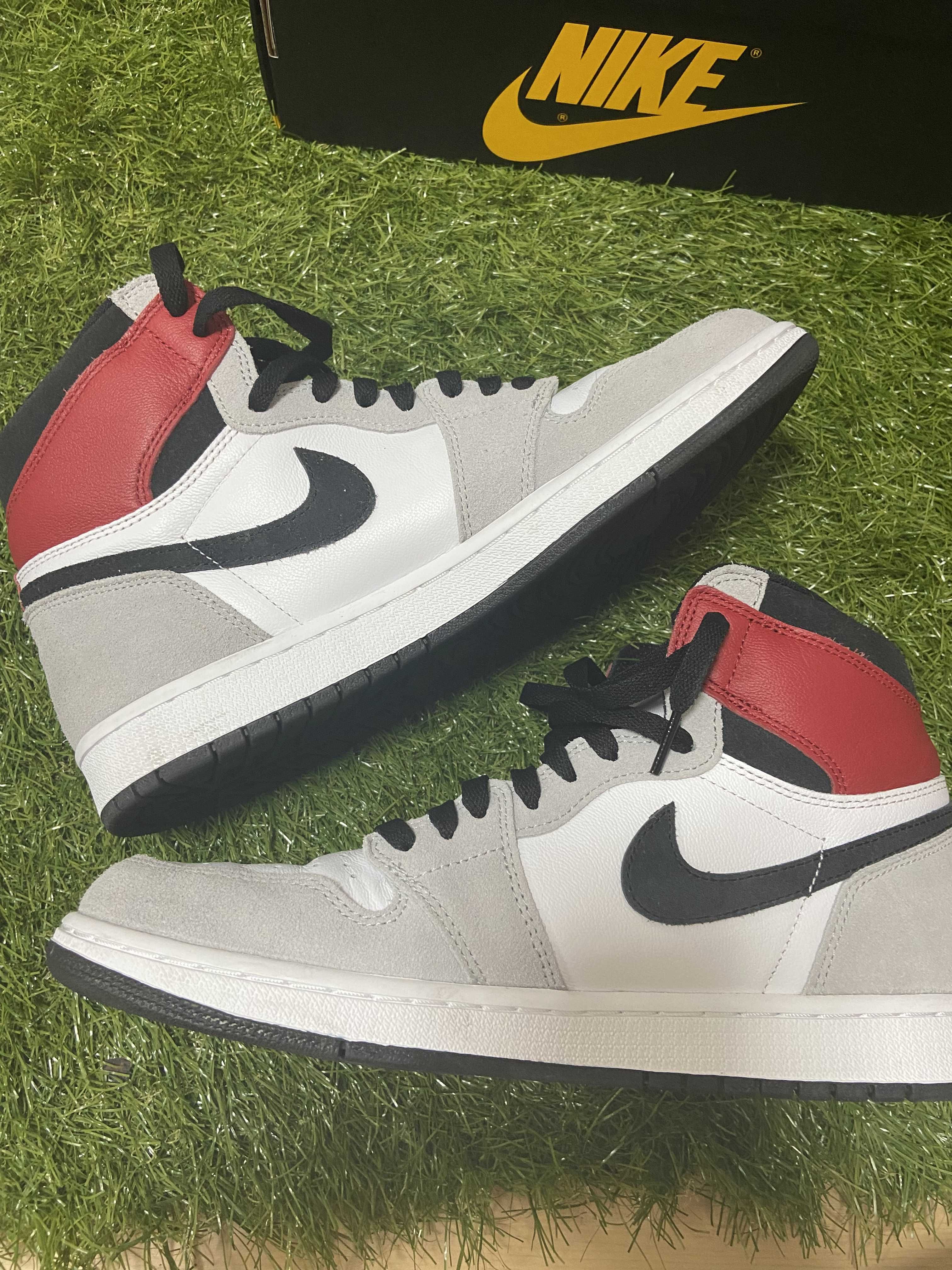 Nike Air Jordan 1 High OG "White/Black/Light Smoke Grey"