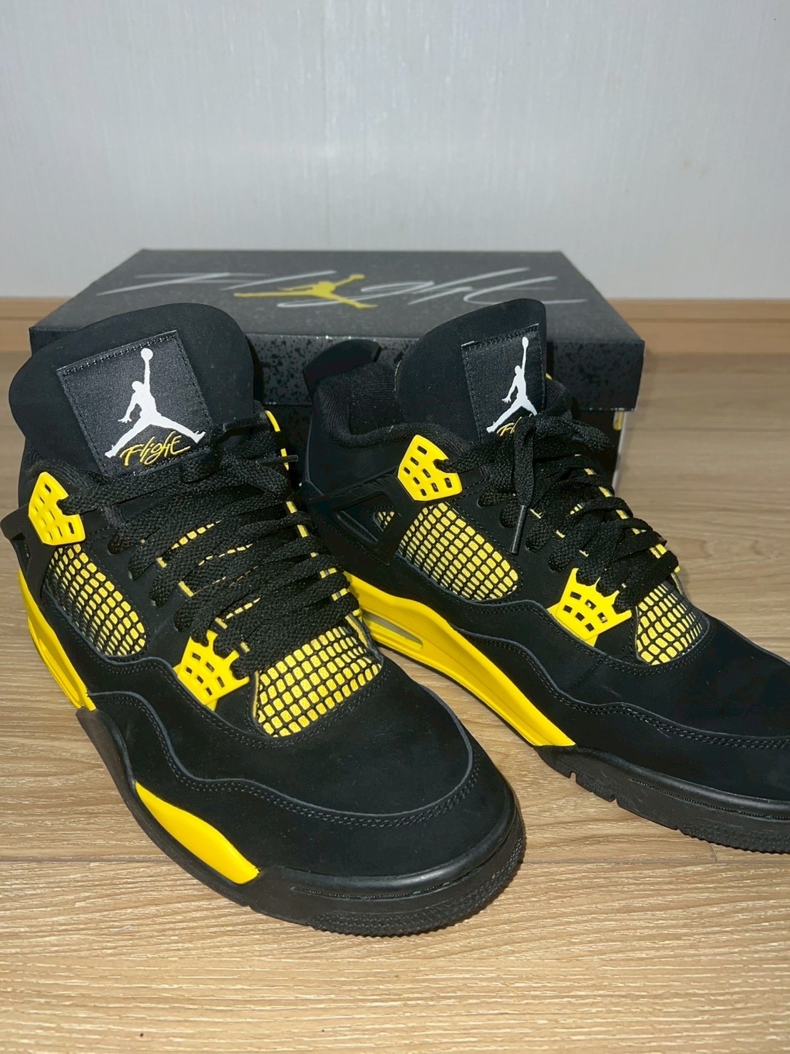Nike Air Jordan 4 Retro "Thunder"(2023)