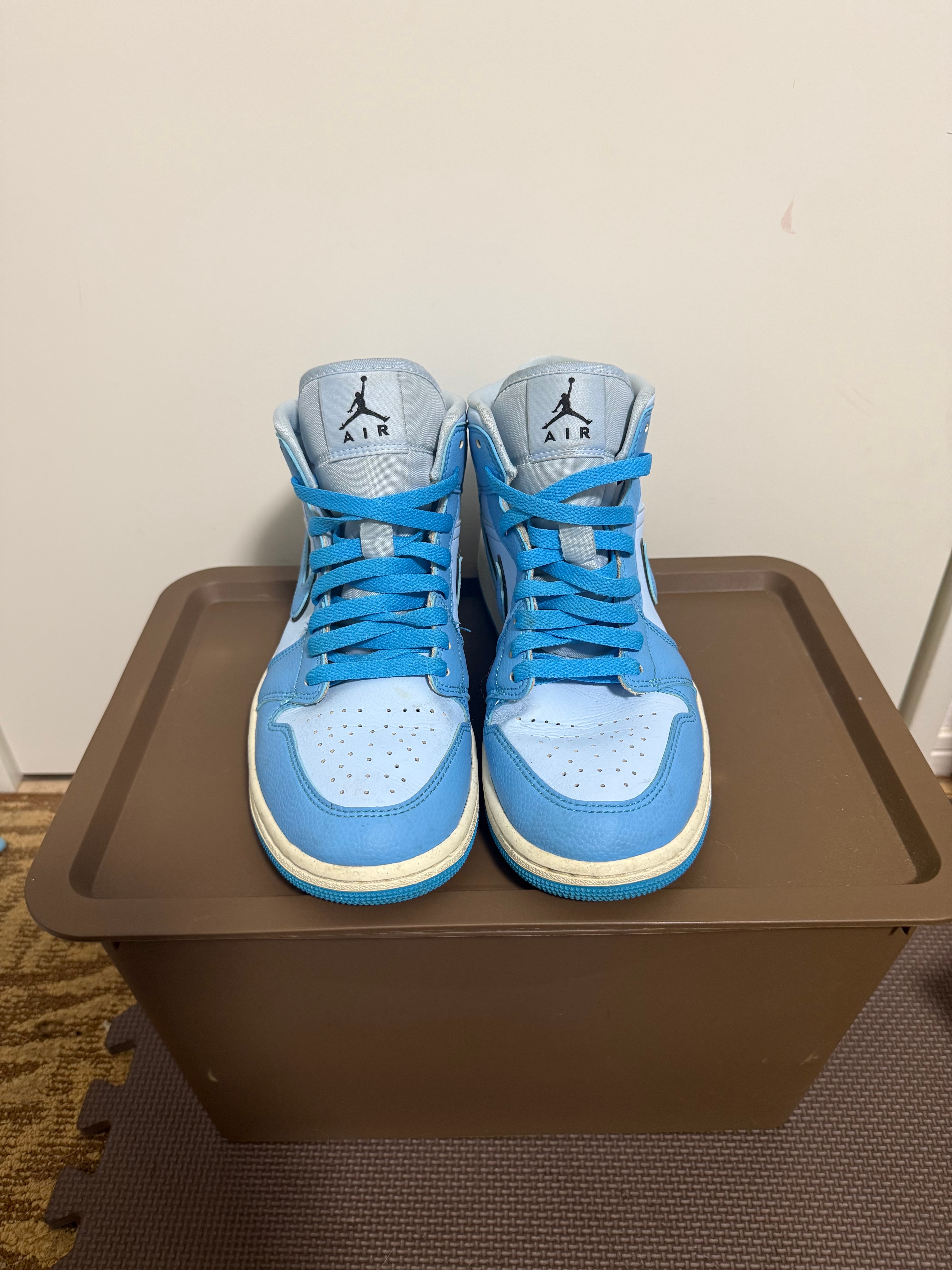 Nike Women's Air Jordan 1 Mid SE "University Blue"