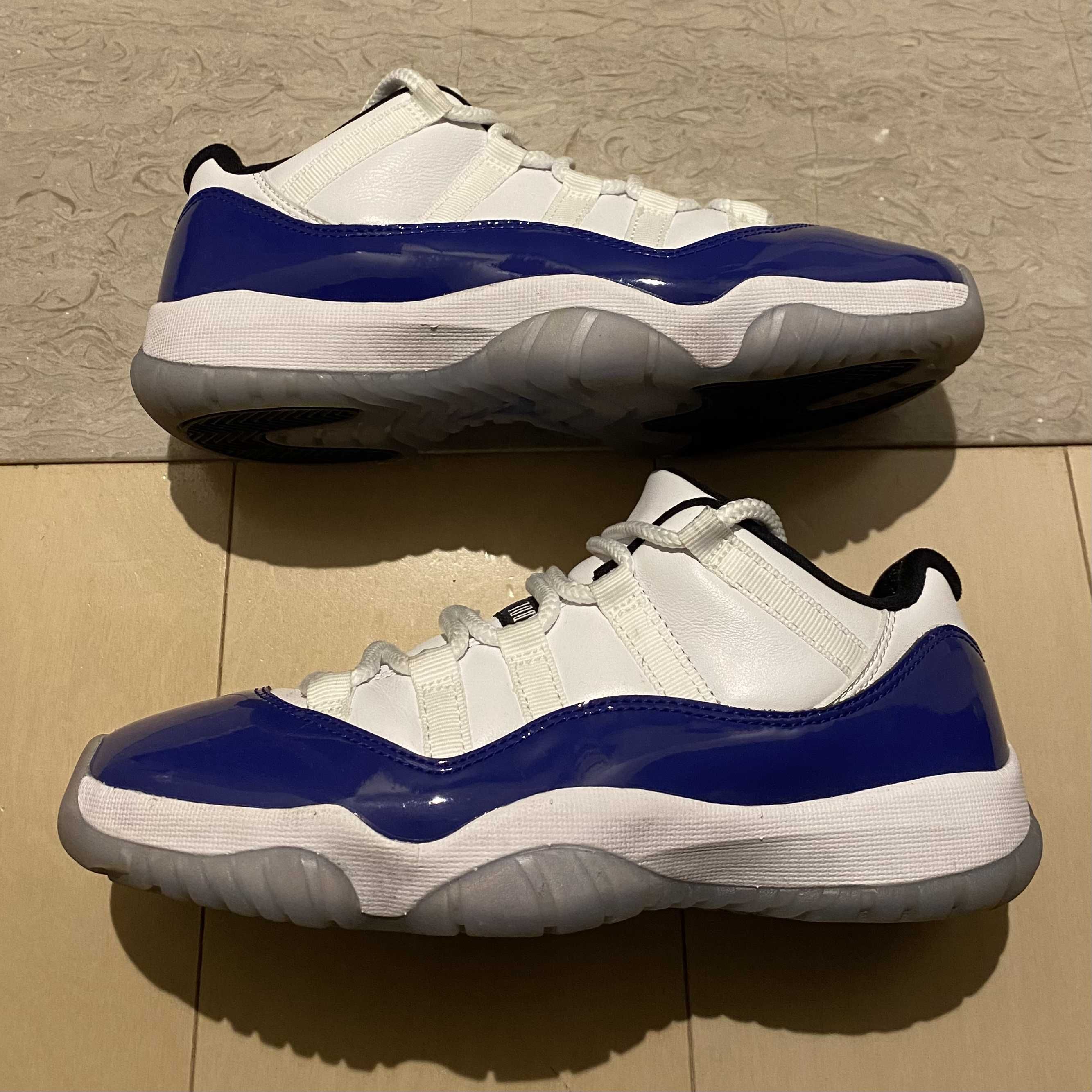 NIKE Women's AIR JORDAN 11 LOW "CONCORD SKETCH"