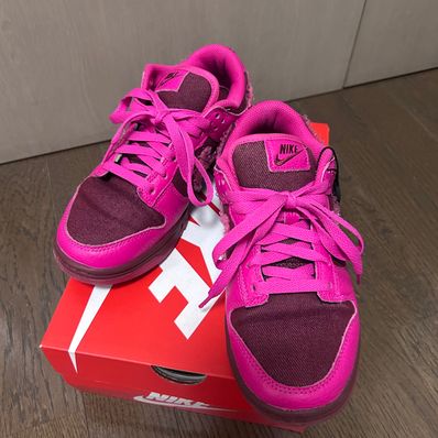 Nike Women's Dunk Low "Valentines Day"