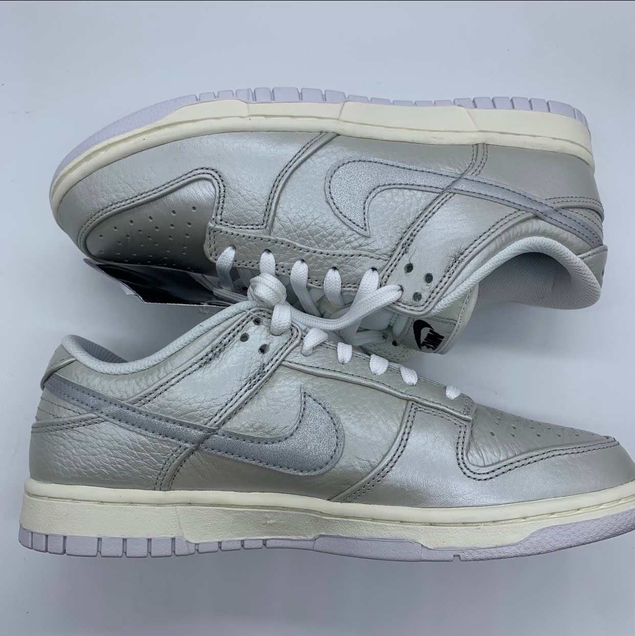 Nike Dunk Low SE "Metallic Silver"
