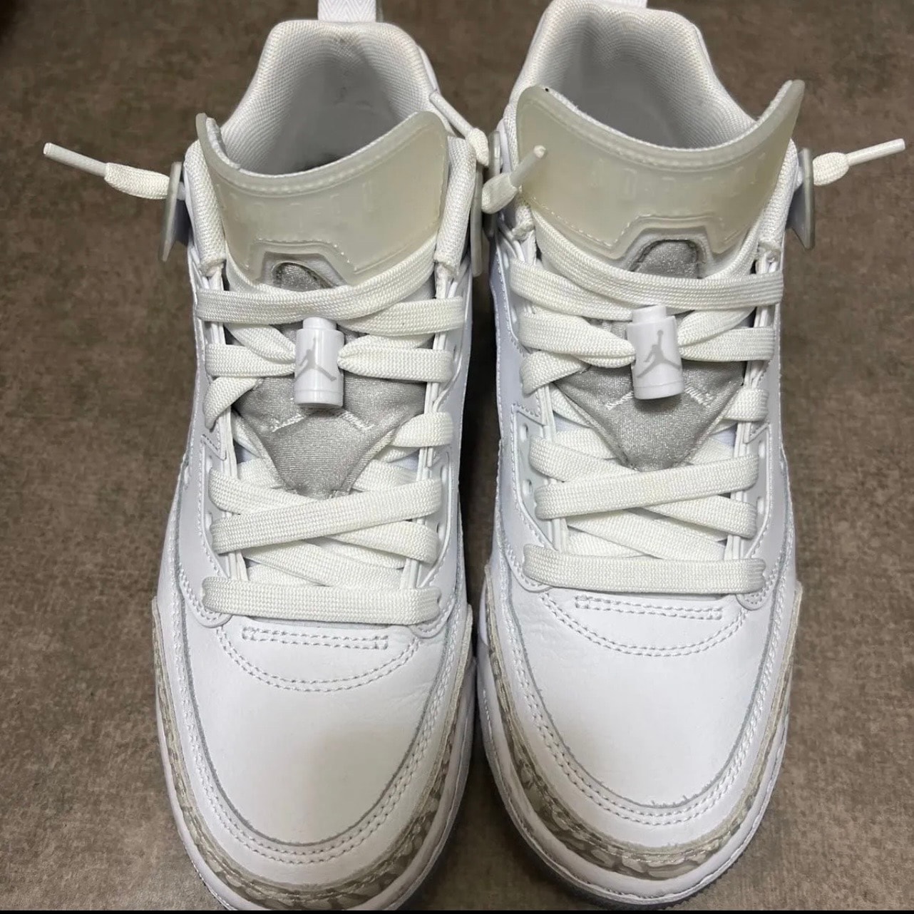 ナイキ ジョーダン スパイジーク ロー "サミットホワイト/フォトンダスト/ファントム/メタリックシルバー"