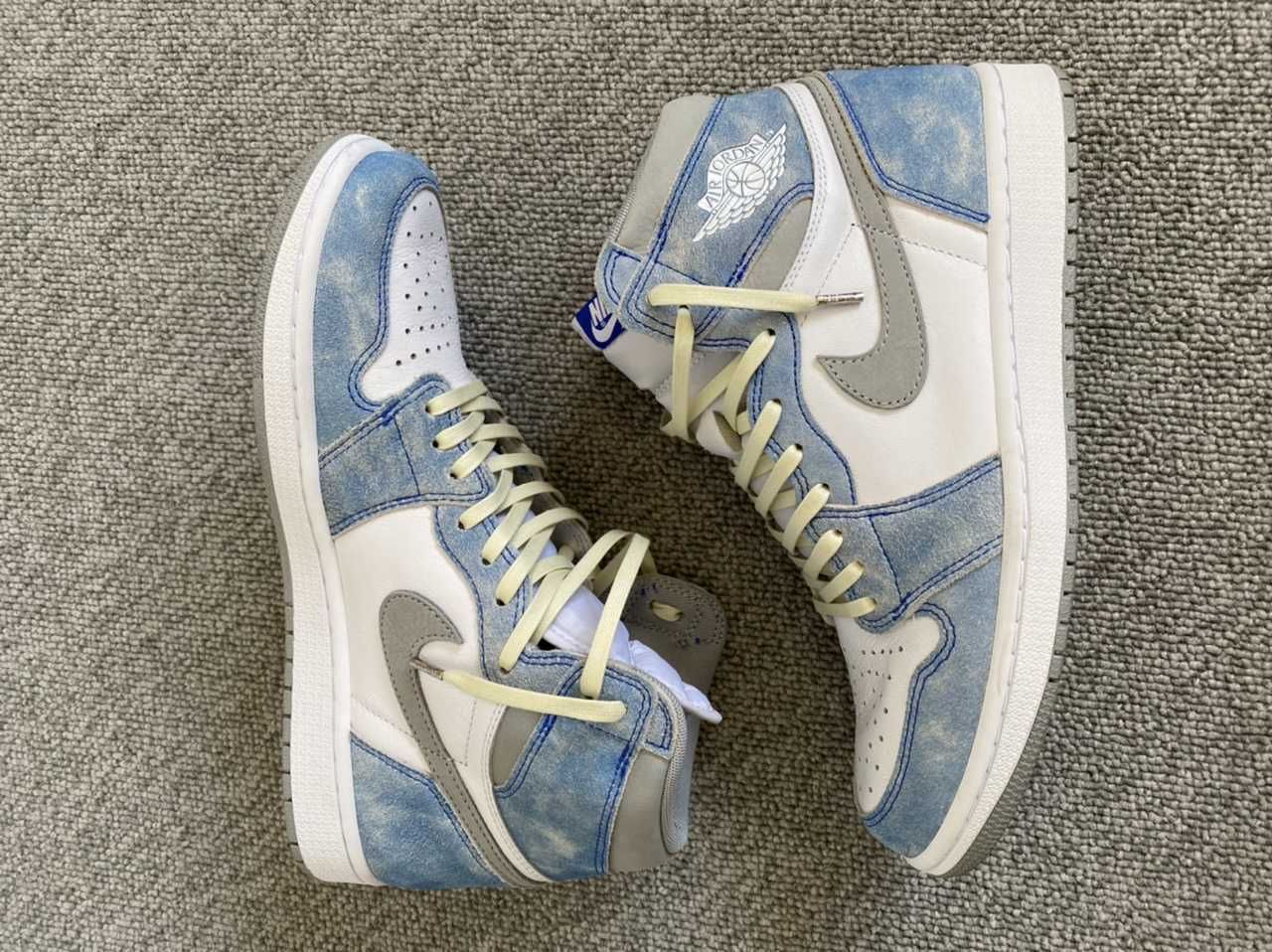Nike Air Jordan 1 High OG "Hyper Royal"