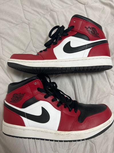 Nike Air Jordan 1 Mid "Chicago Black Toe"