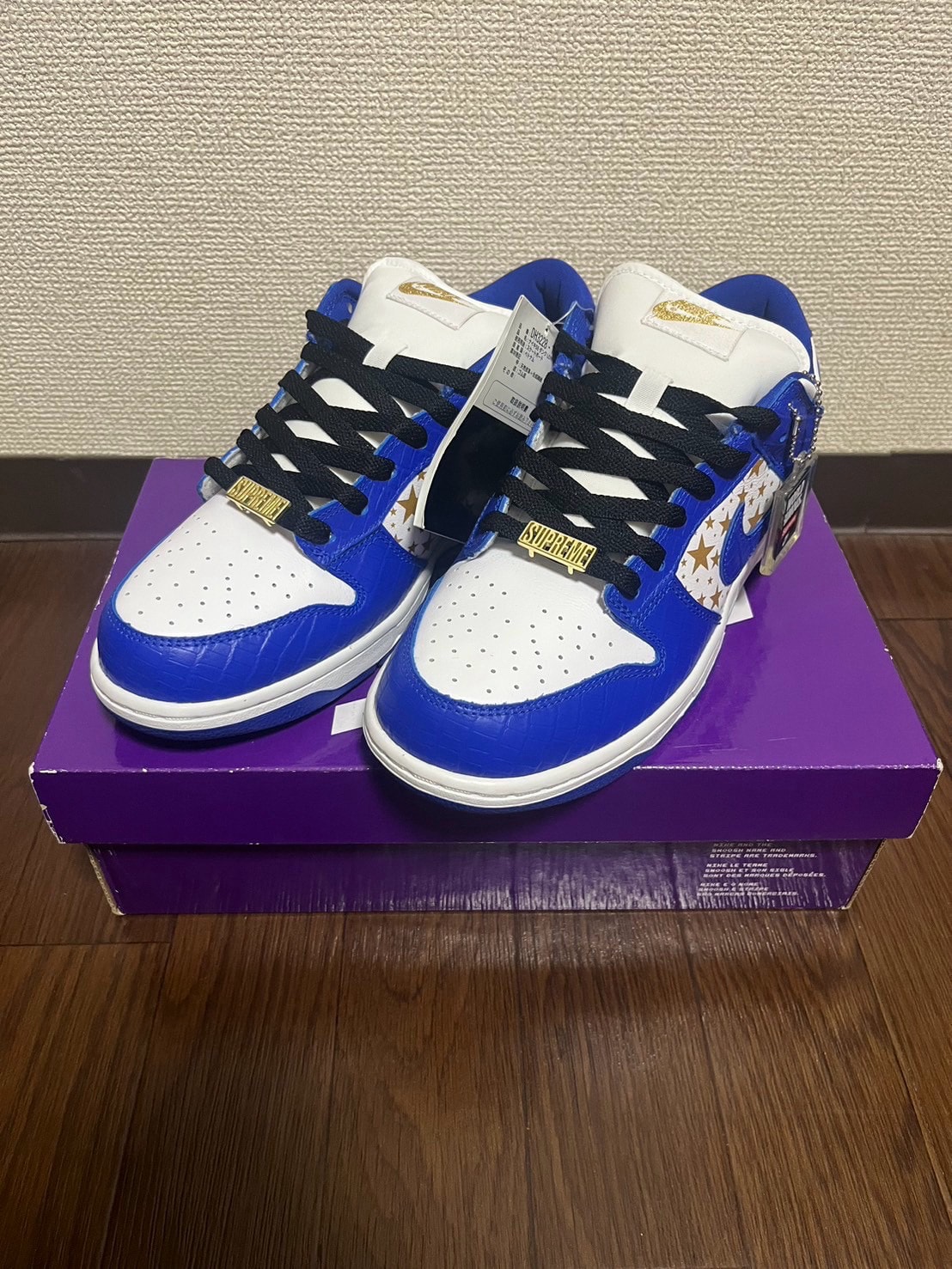 Supreme × Nike SB Dunk Low OG QS Gold Stars "White/Hyper Blue"
