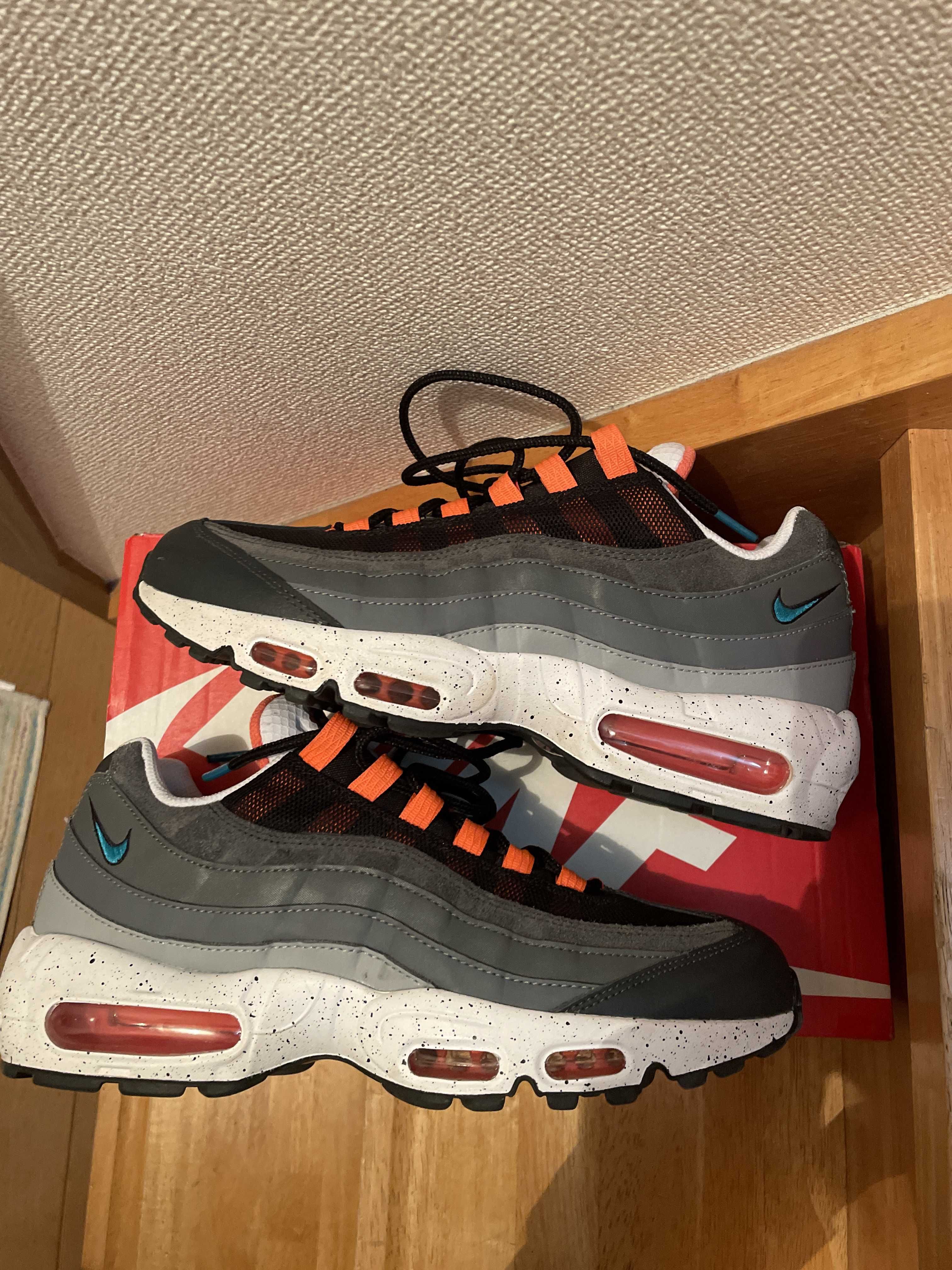 Nike Air Max 95 "White/Solar Red"