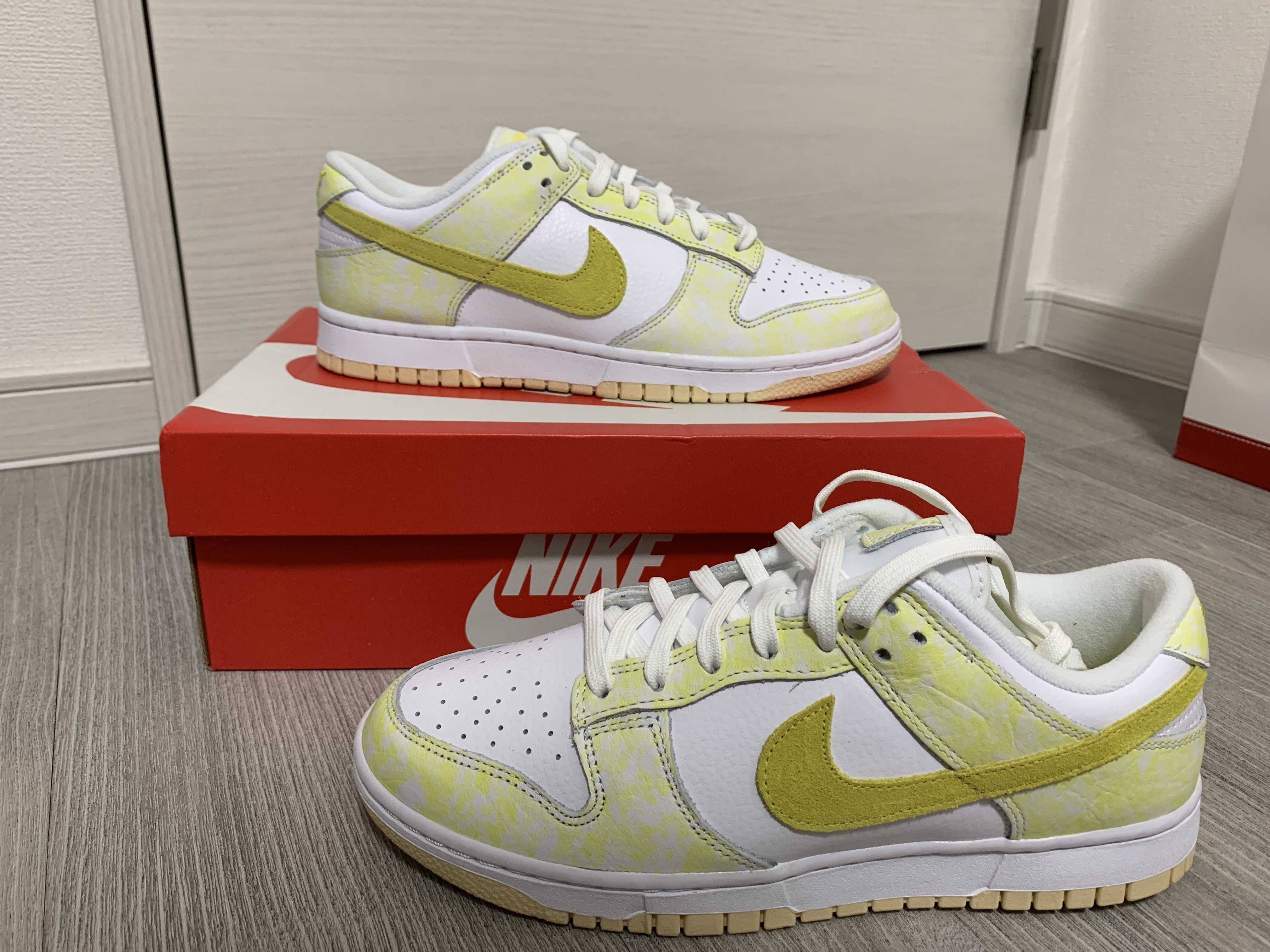 NIKE Women's DUNK LOW "YELLOW STRIKE"